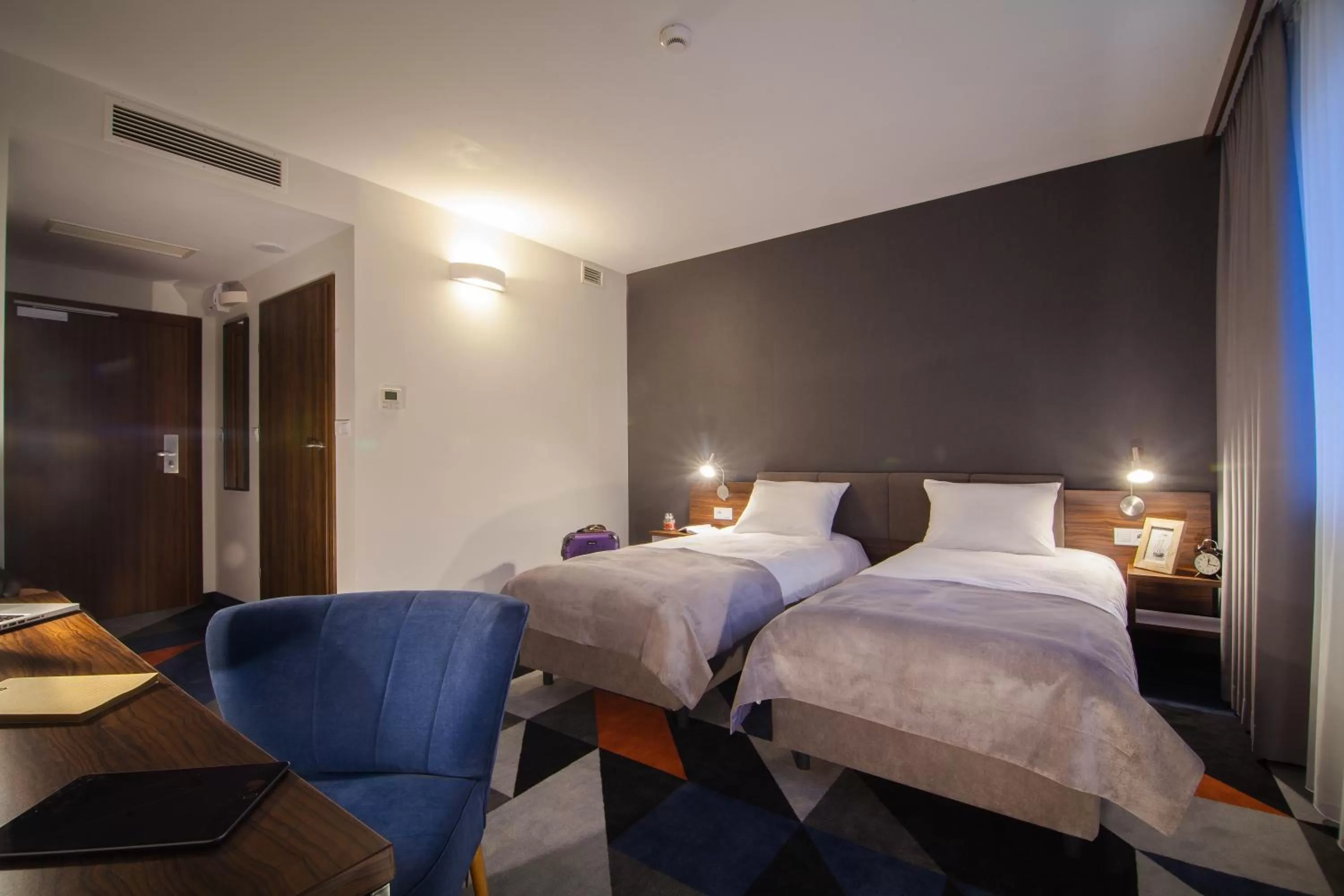 Twin Room with Private Bathroom in Vulcan Hotel