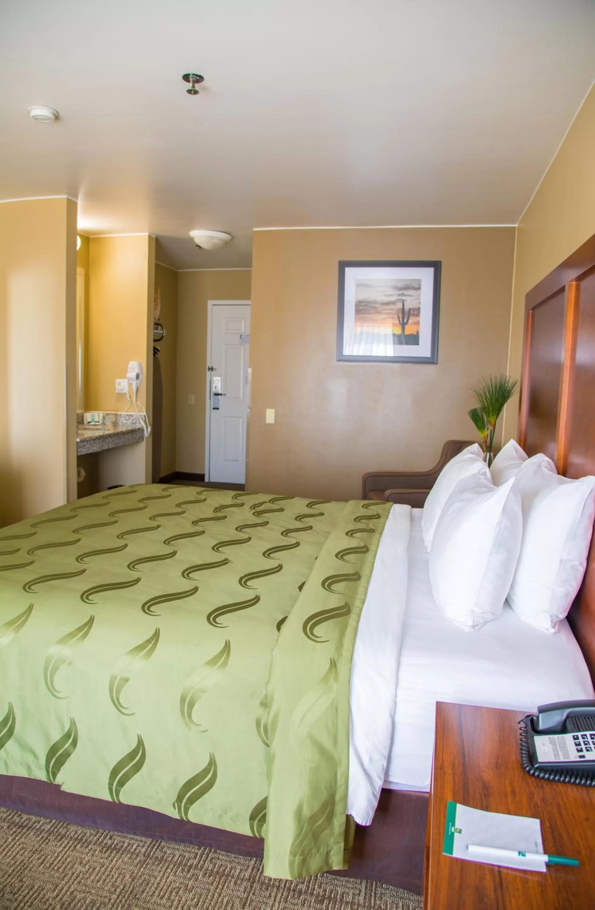 Queen Room - Accessible/Non-Smoking in Quality Inn Merced Gateway to Yosemite