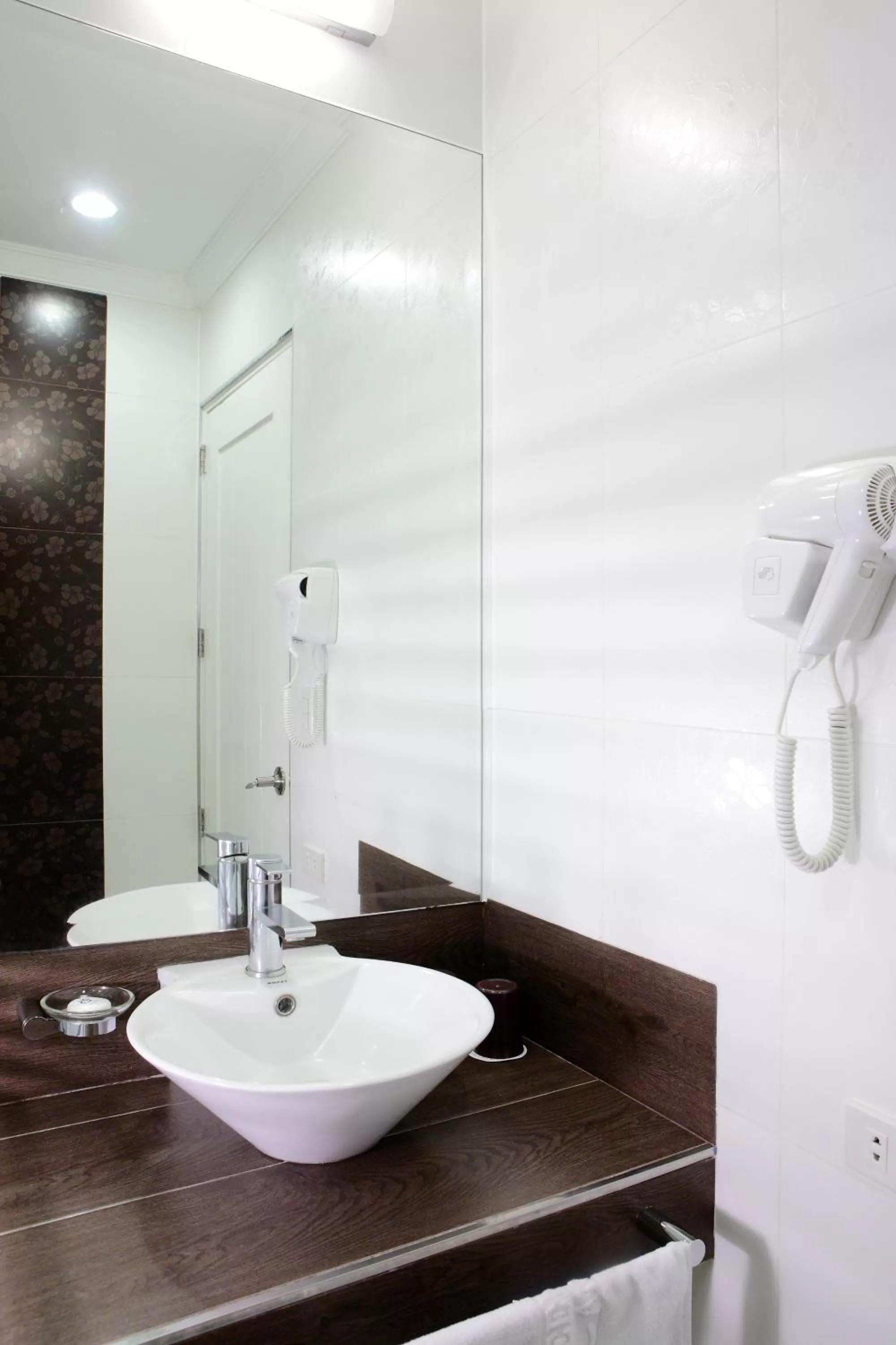 Superior Room in Queens Hotel Angeles City