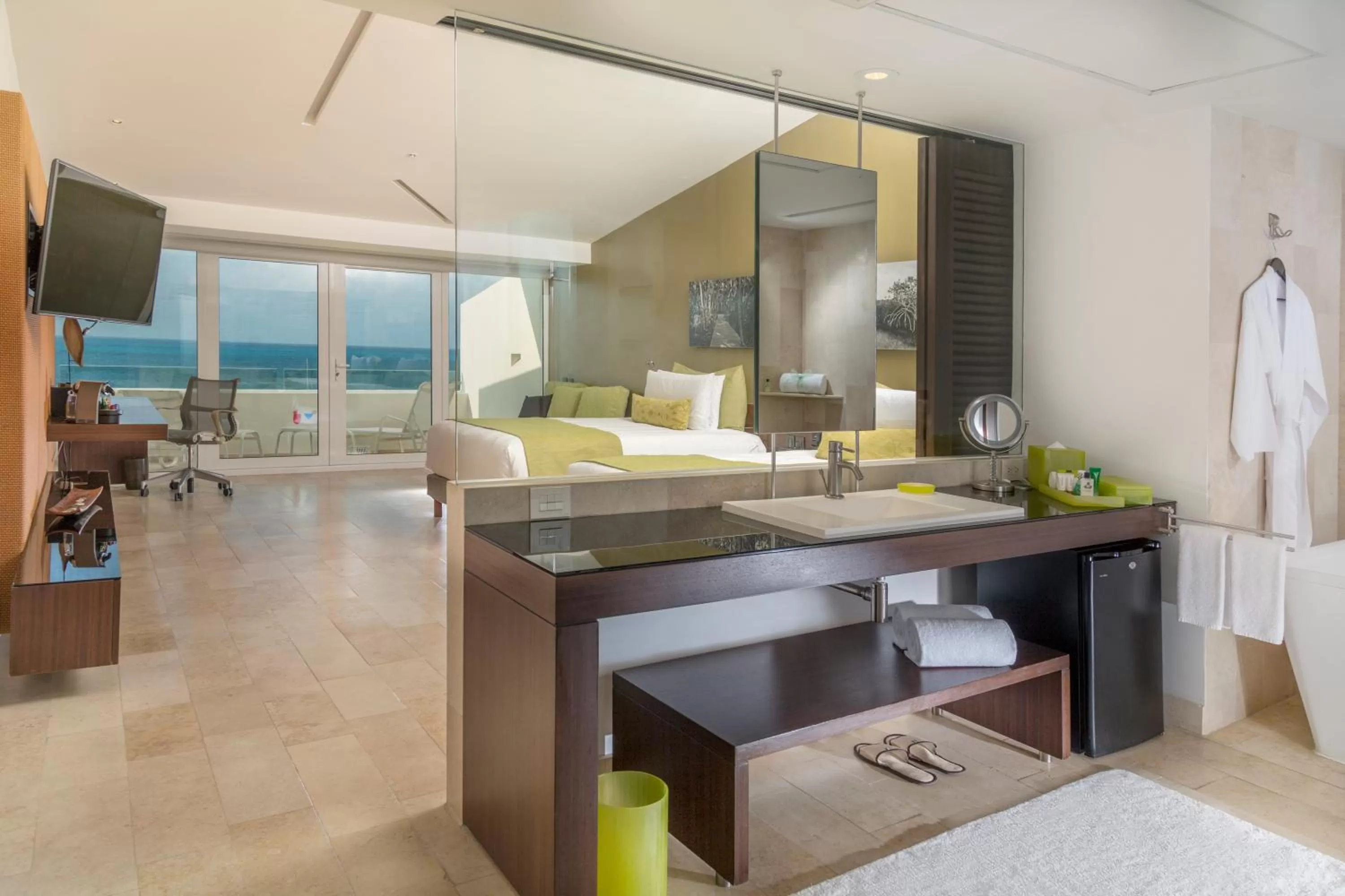 Club Queen Room with Two Queen Beds and Ocean view in Presidente InterContinental Cancun Resort