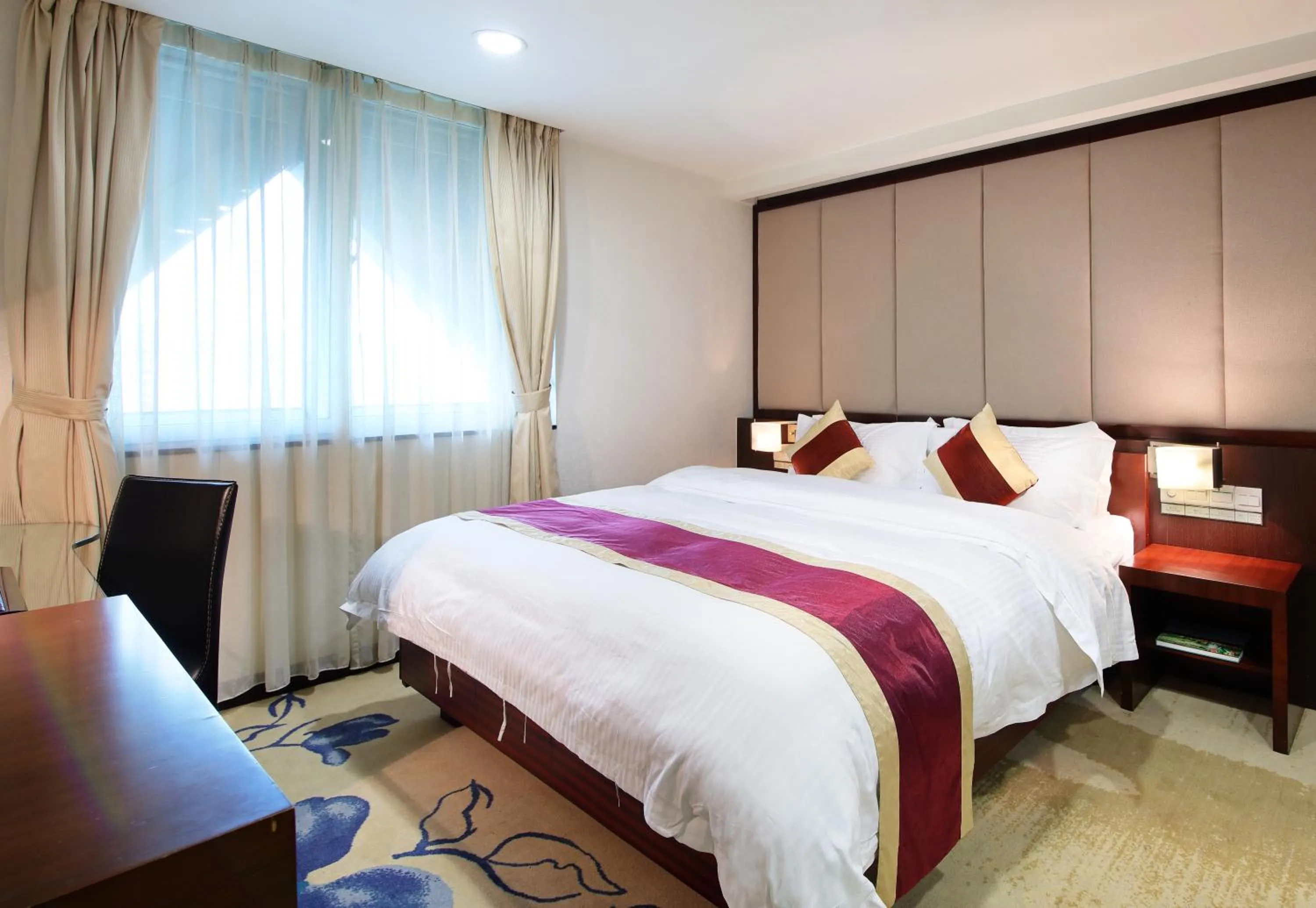 Deluxe Suite in New World Hotel
