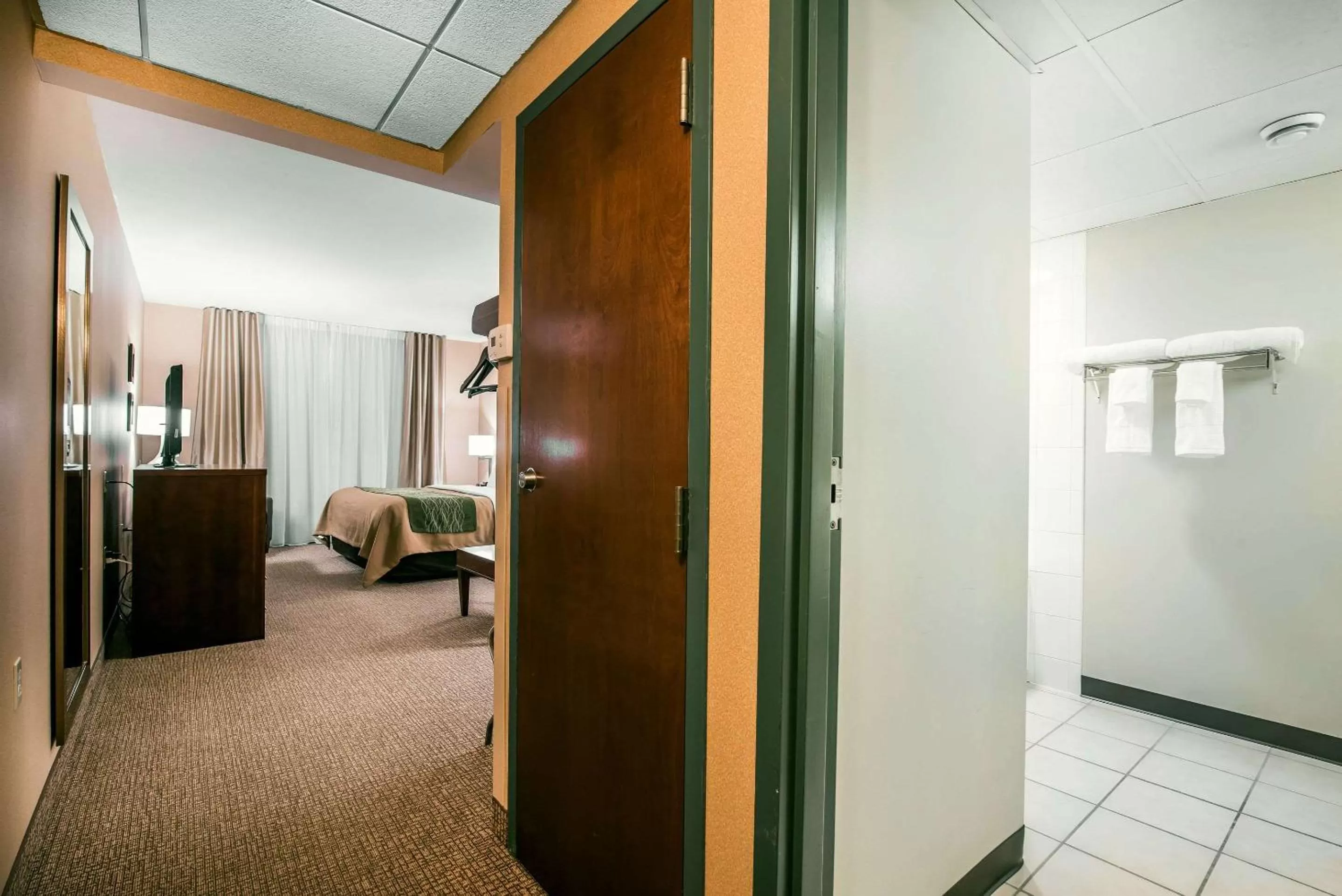 King Room with tub - Accessible/Non-Smoking in Quality Inn & Suites Towanda