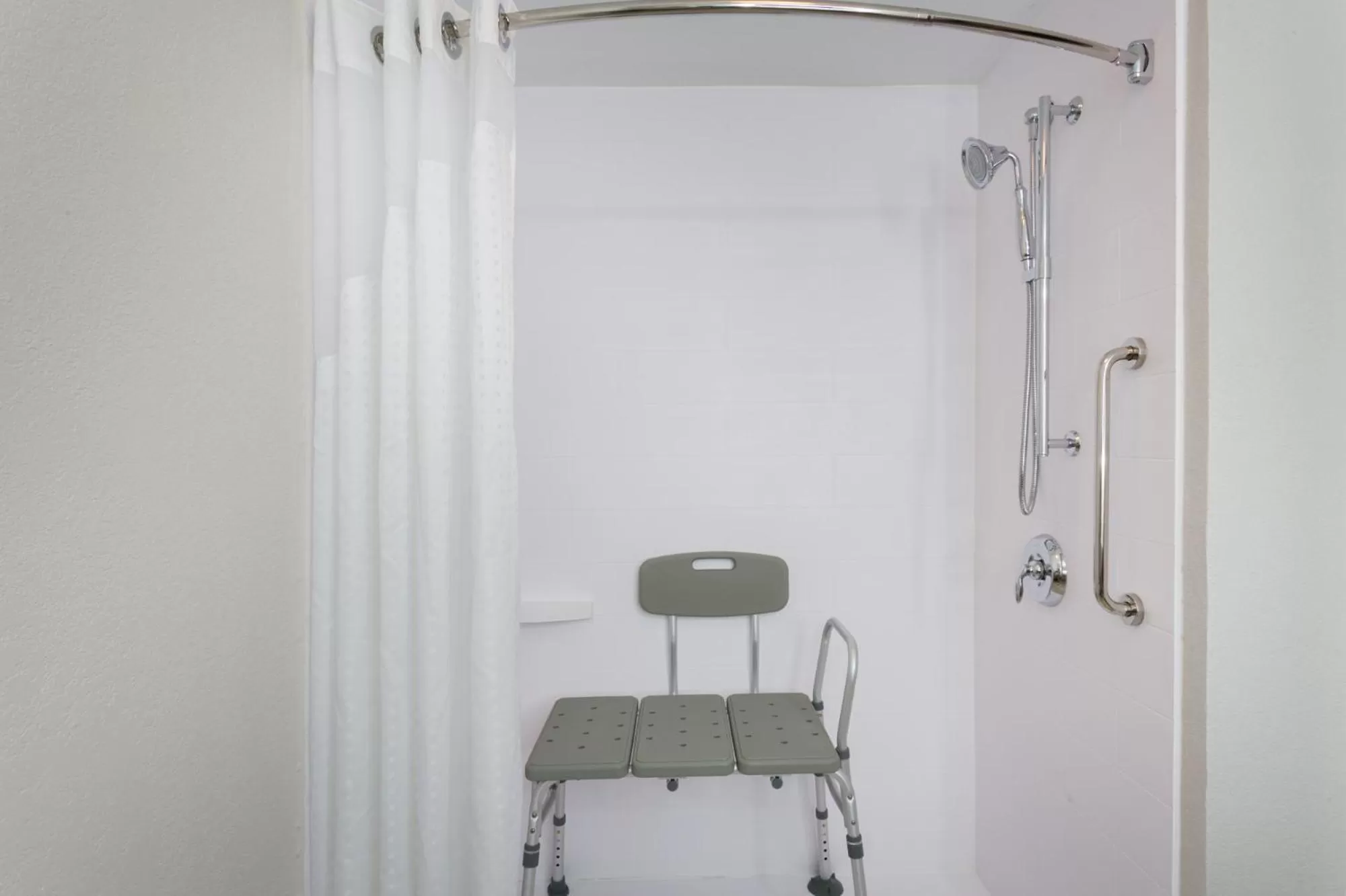 Standard Room with Two Queen Beds - Communications Accessible Tub in Holiday Inn Express & Suites. by IHG