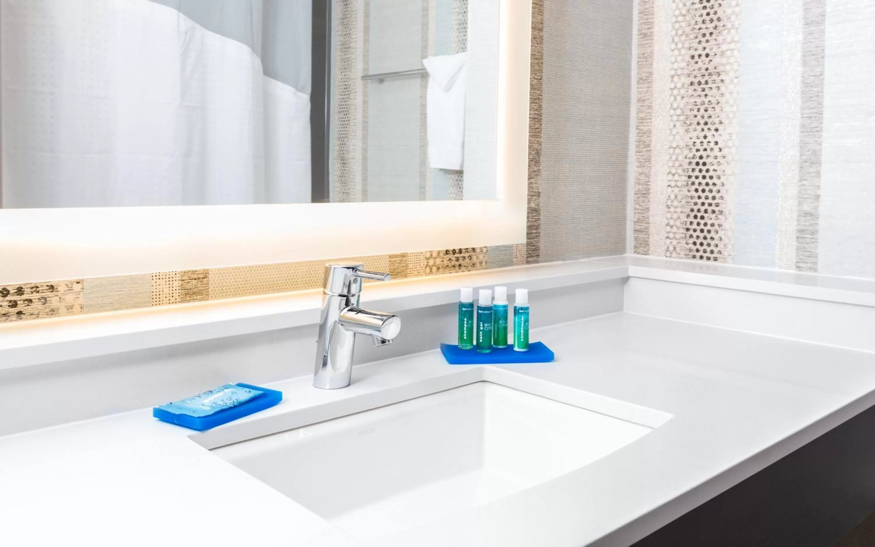 Standard Queen Room with Two Queen Beds in Holiday Inn Express Hotel & Suites Eugene Downtown - University by IHG