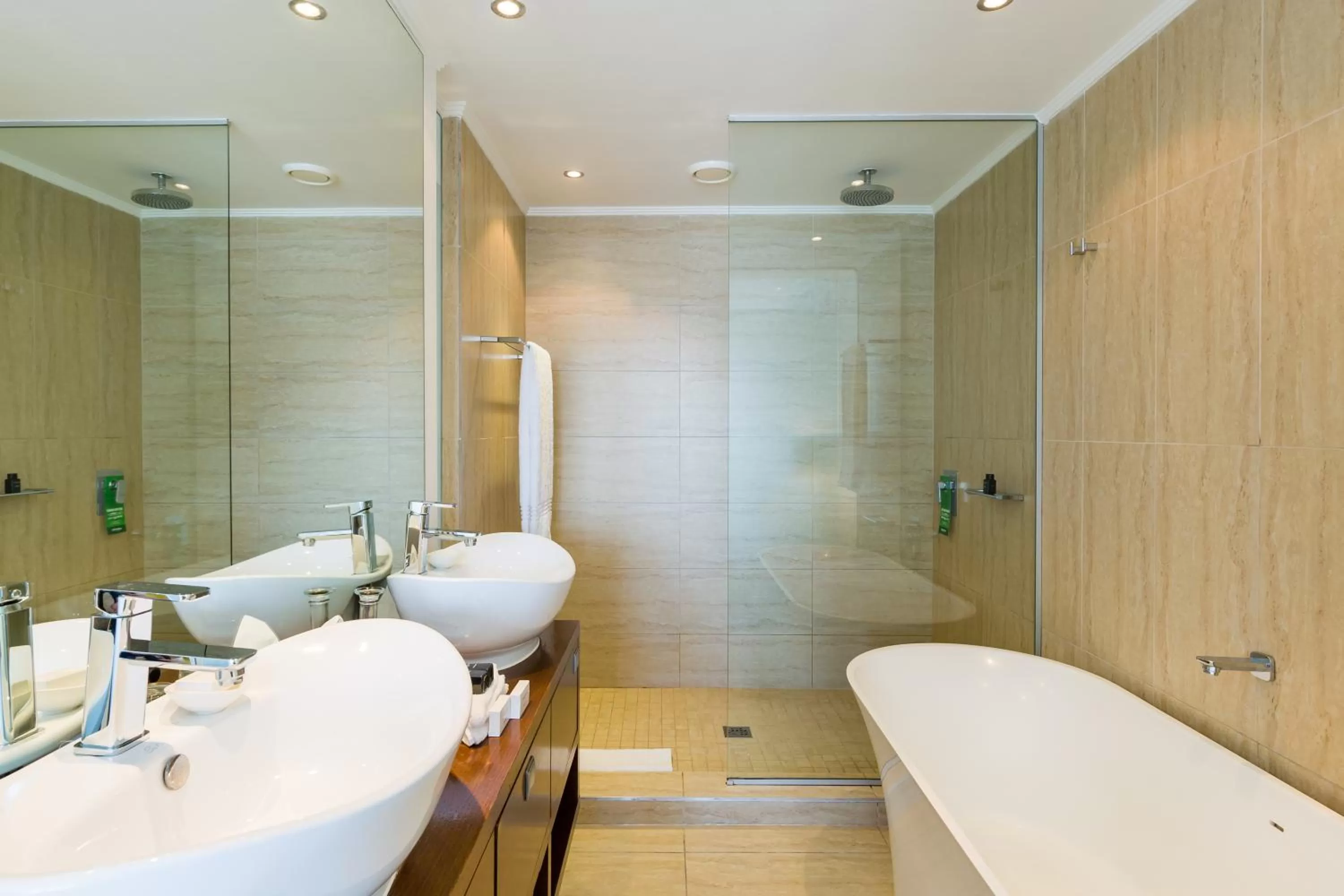 Deluxe Two-Bedroom Suite in Pepperclub Hotel