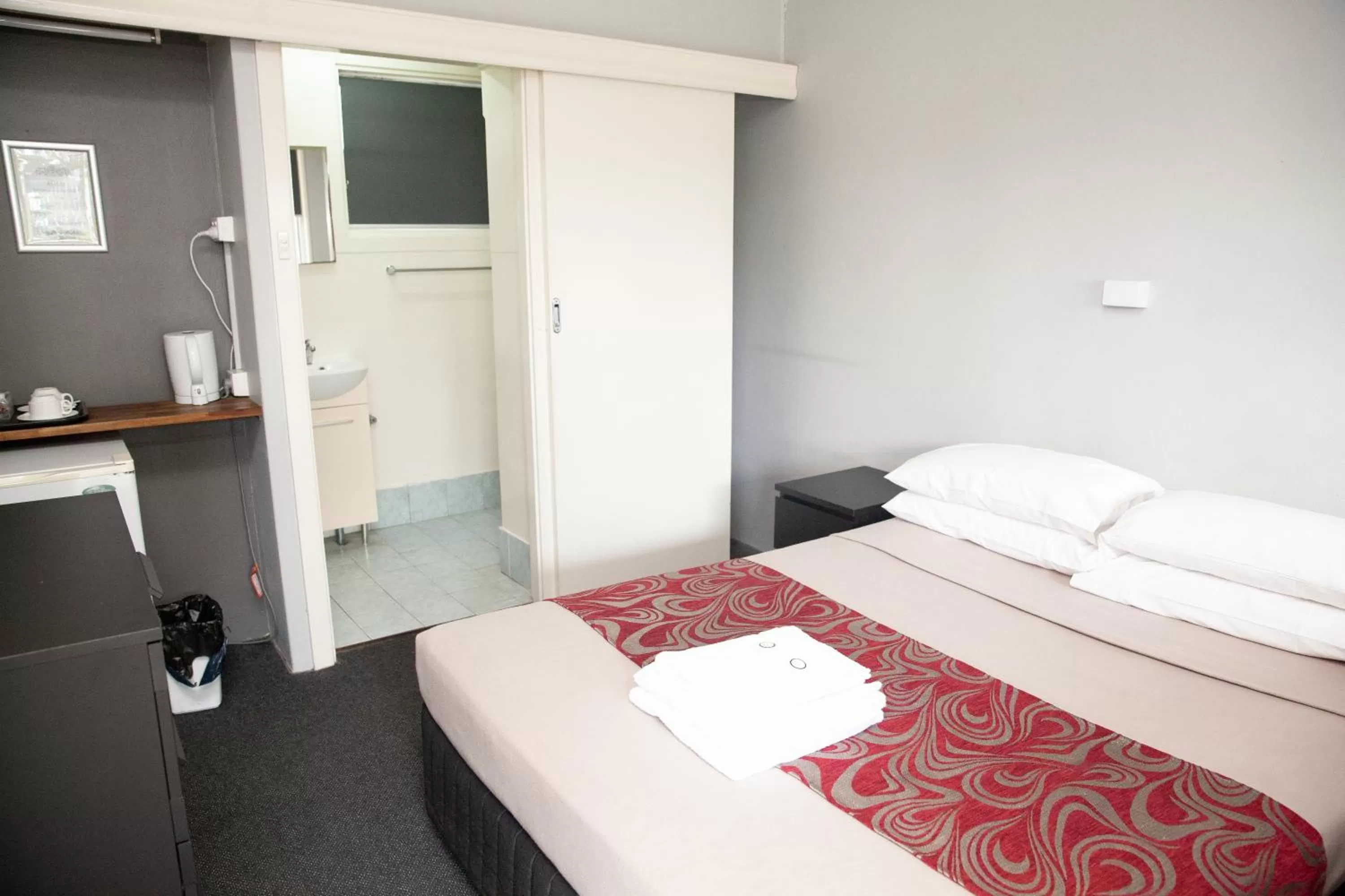 Double Room with Private Bathroom in Royal Hotel Singleton