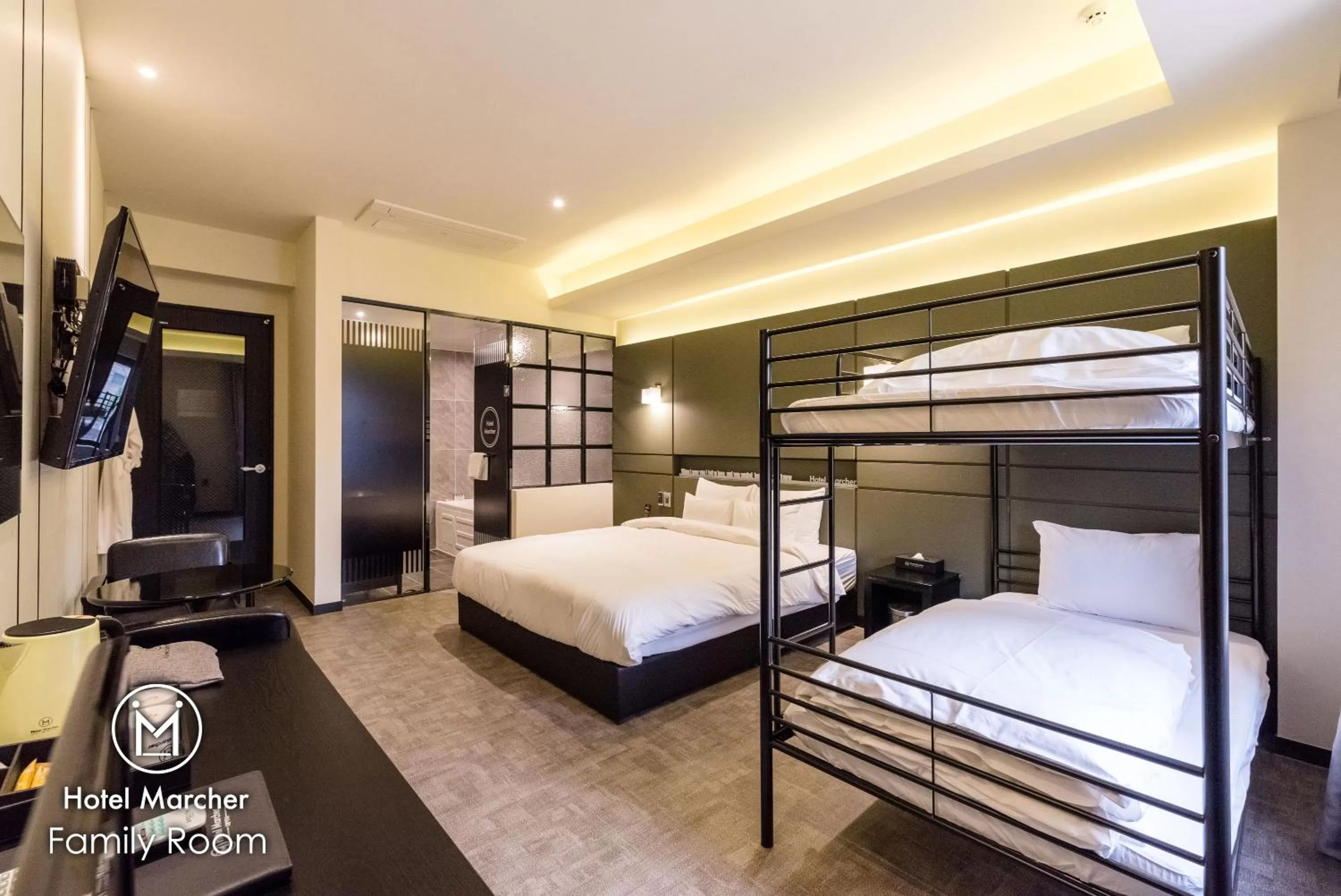 Family Room with Bath in Hotel Marcher