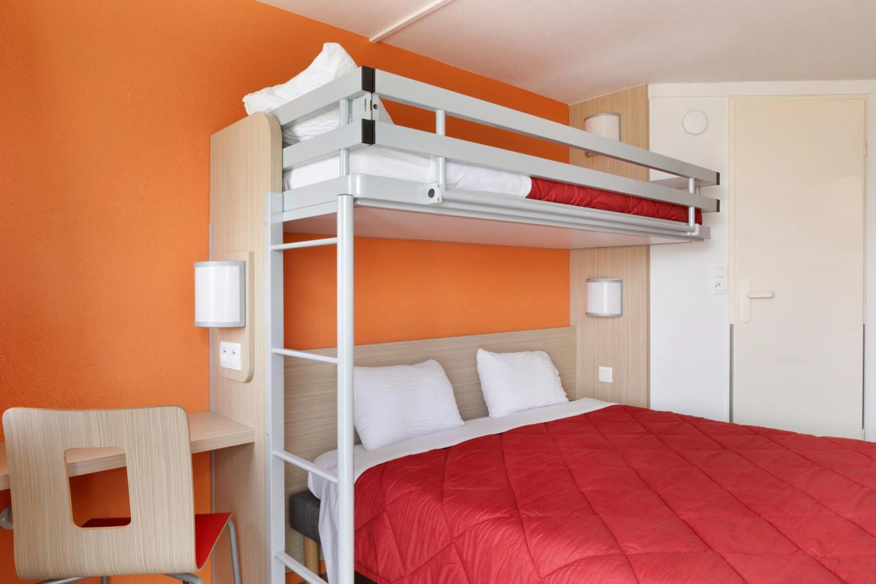 Triple Room (1 Double Bed + 1 Bunk Bed) in Première Classe Châlons-en-Champagne