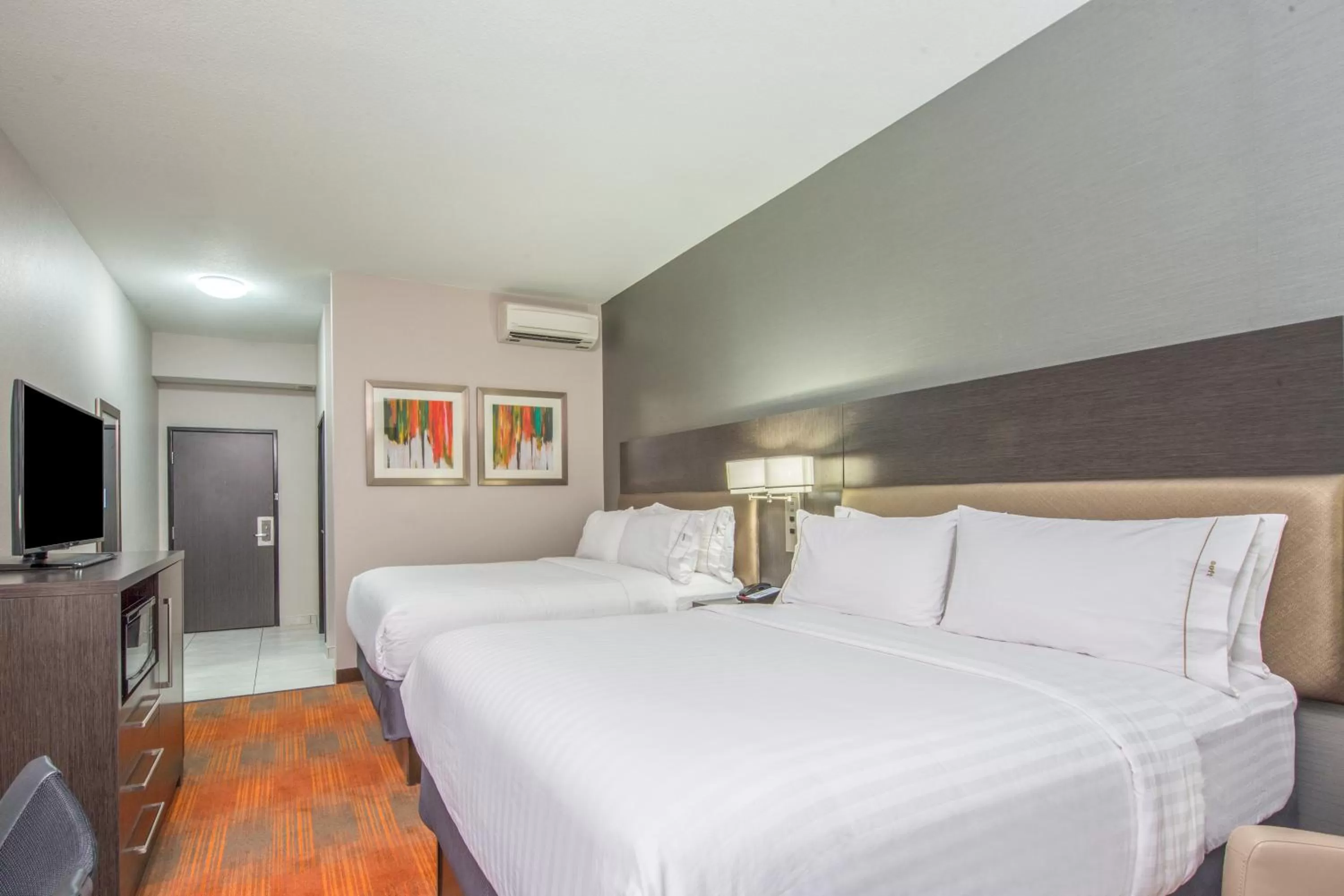 Standard Queen Room with Two Queen Beds in Holiday Inn Express Shawnee by IHG