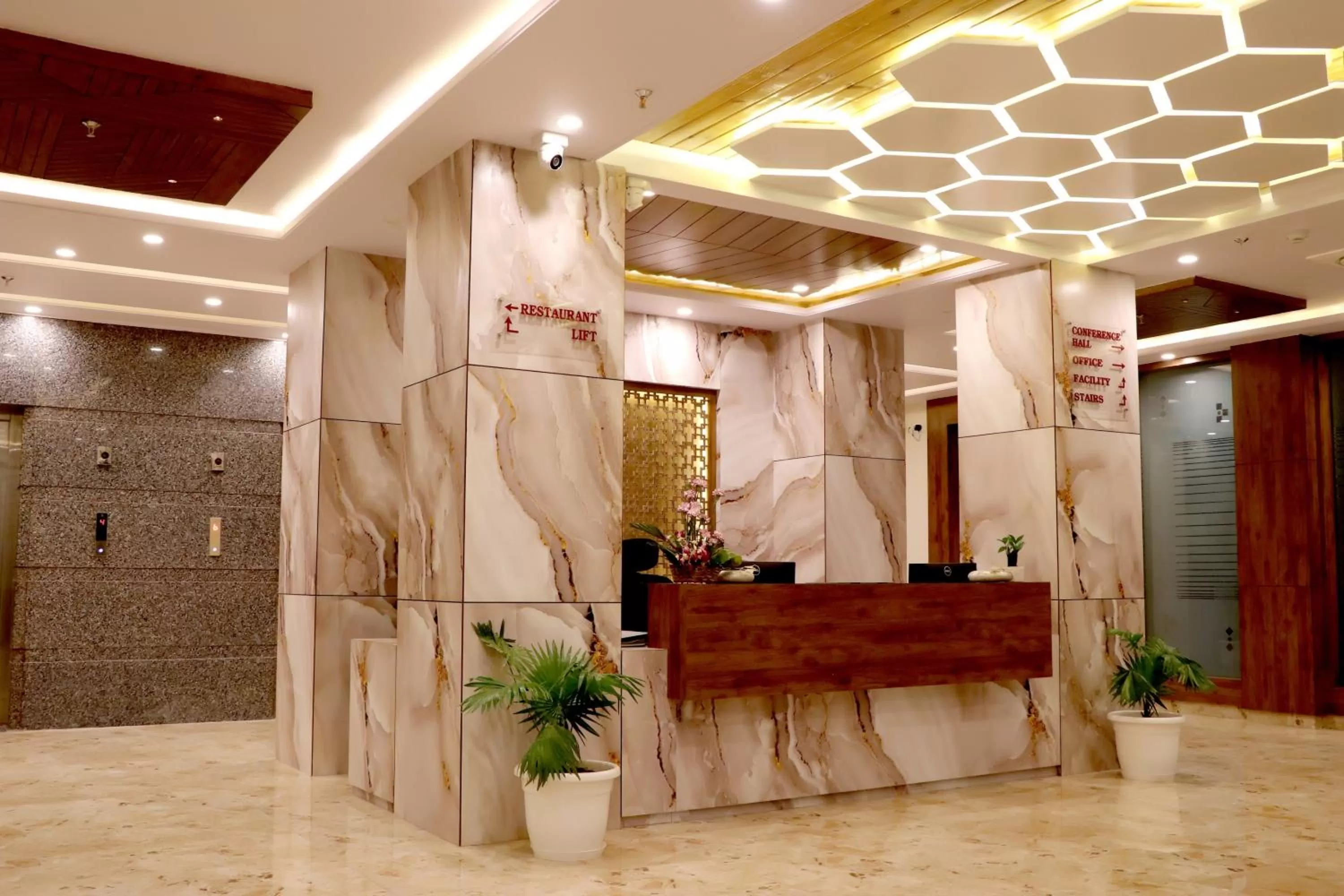 Hotel Aarna