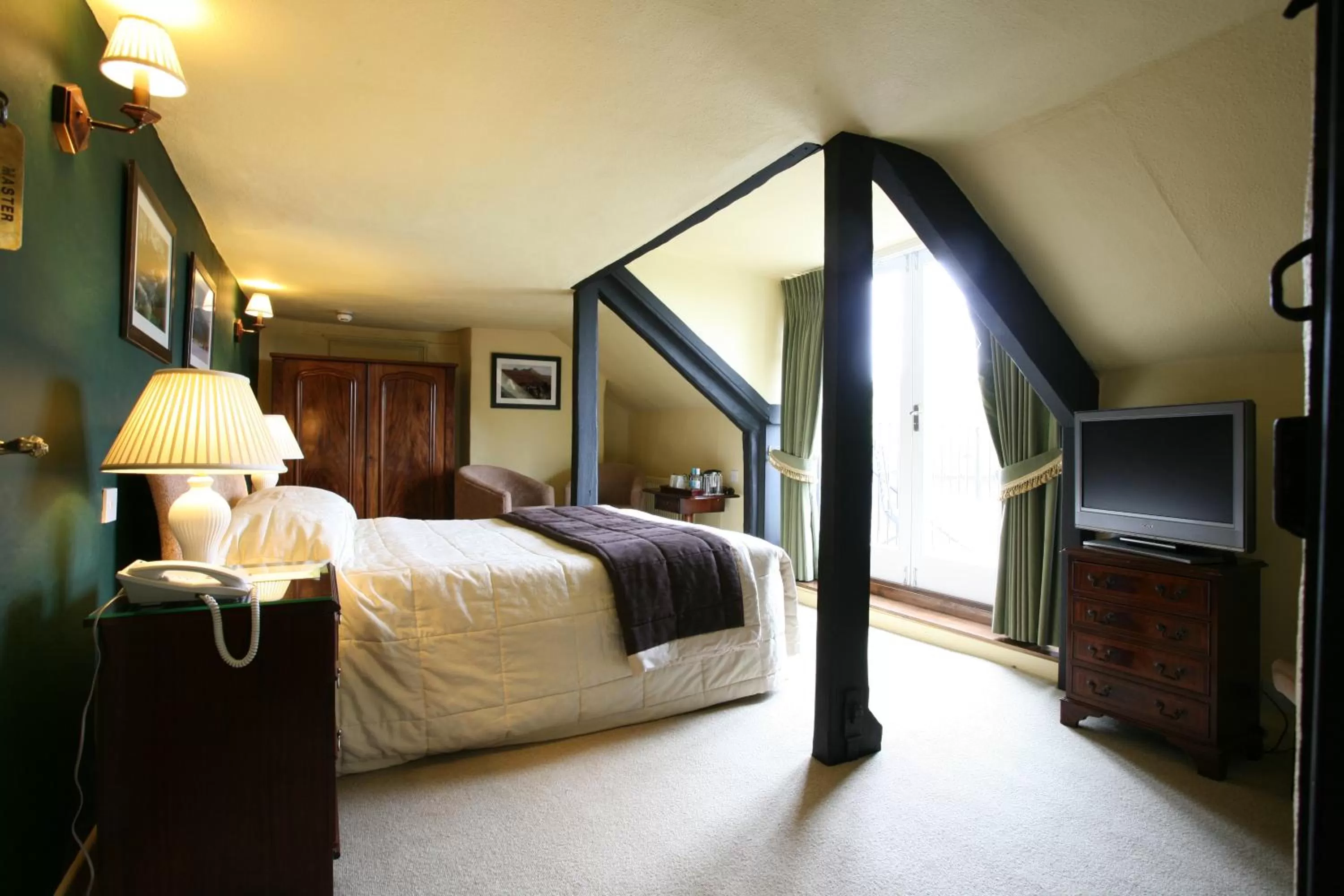 Superior Double Room with Balcony in The Rock Inn