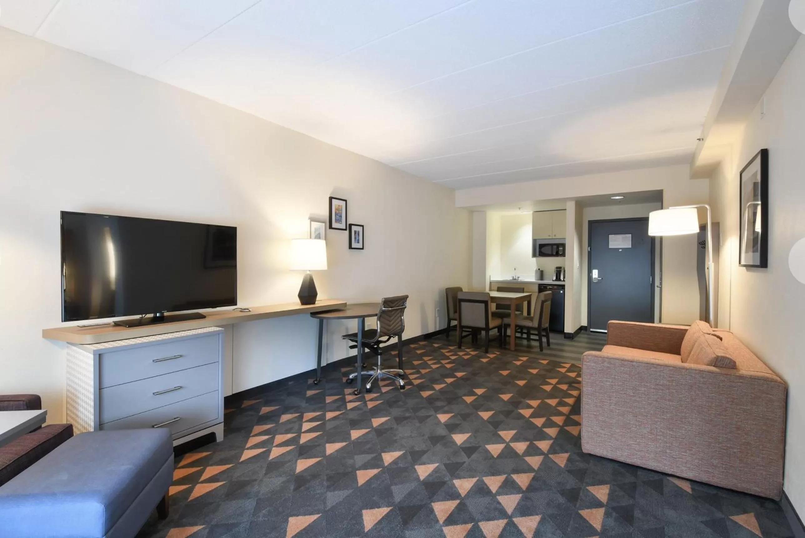 Standard Suite in Holiday Inn Fredericksburg - Conference Center by IHG