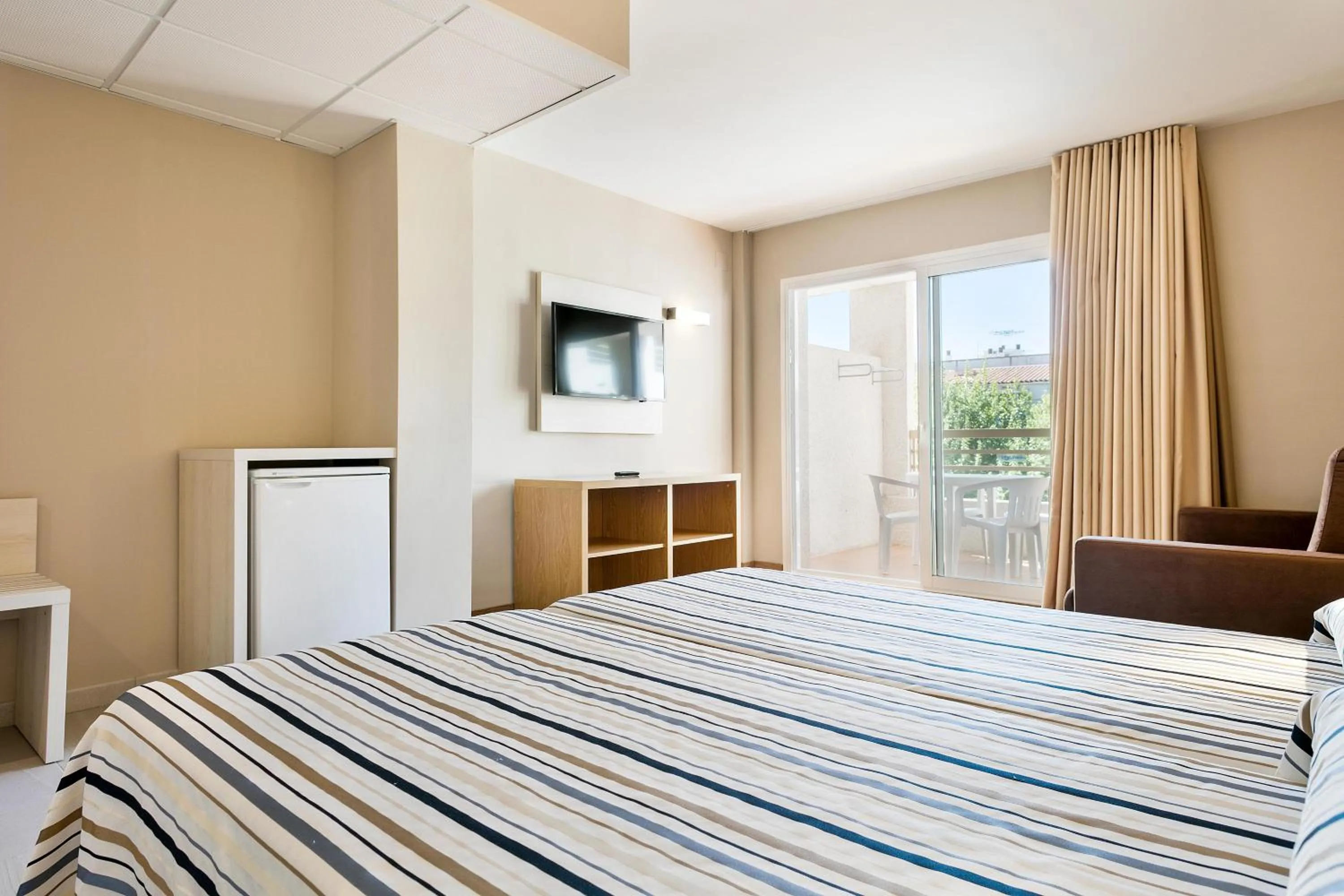 Double Room (2 Adults + 2 Children) in Hotel Best Da Vinci