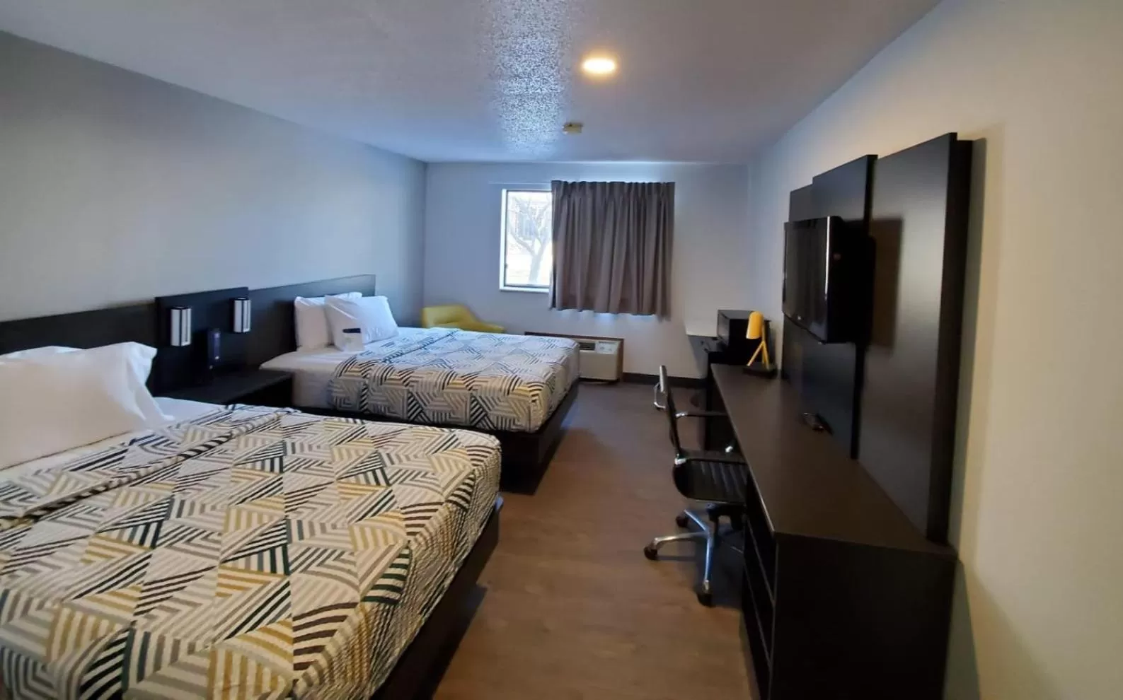 Deluxe Quadruple Room - Non-Smoking in Motel 6-Kewanee, IL