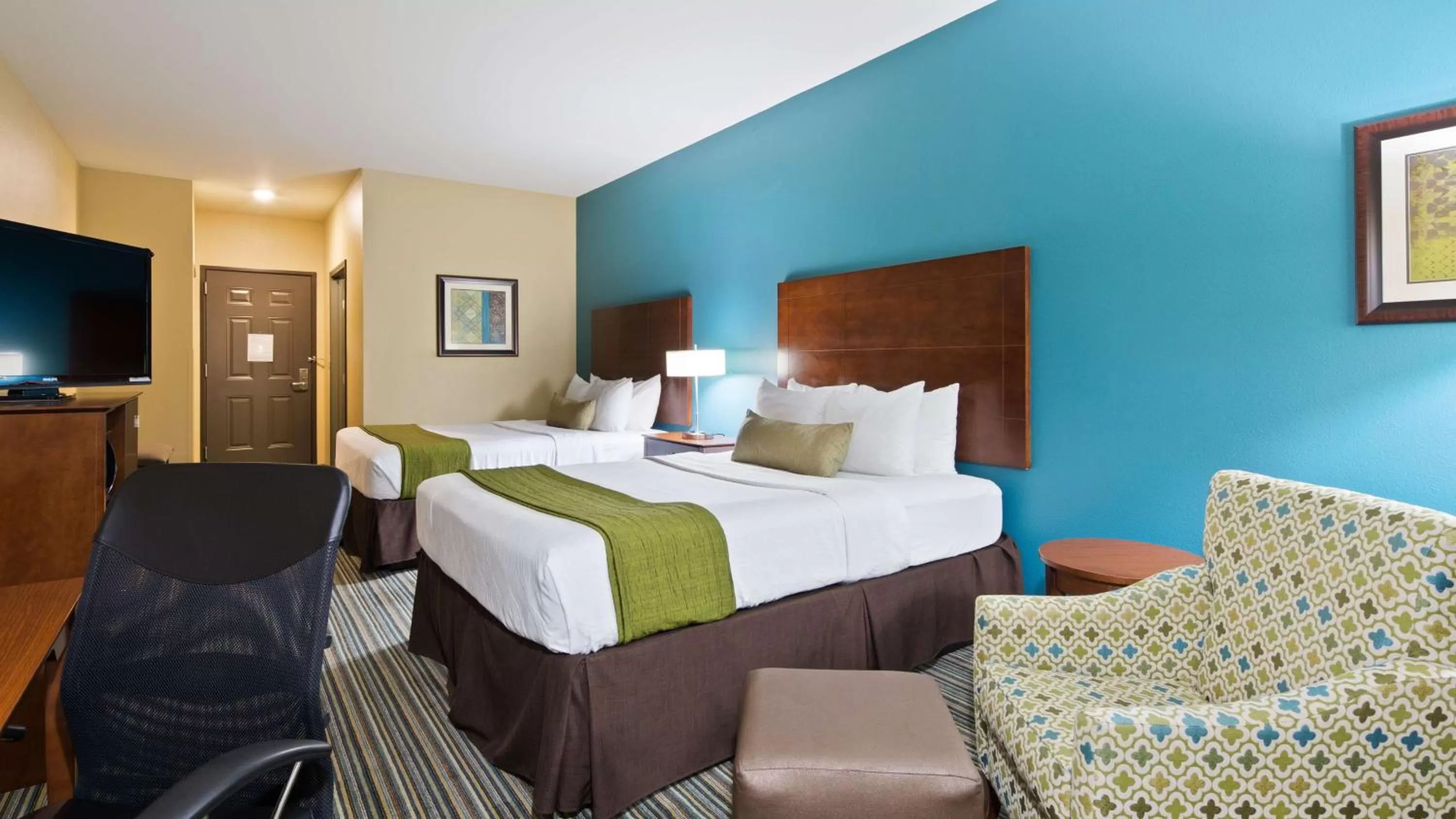 Queen Room with Two Queen Beds - Disability Access in Best Western Plus Patterson Park Inn
