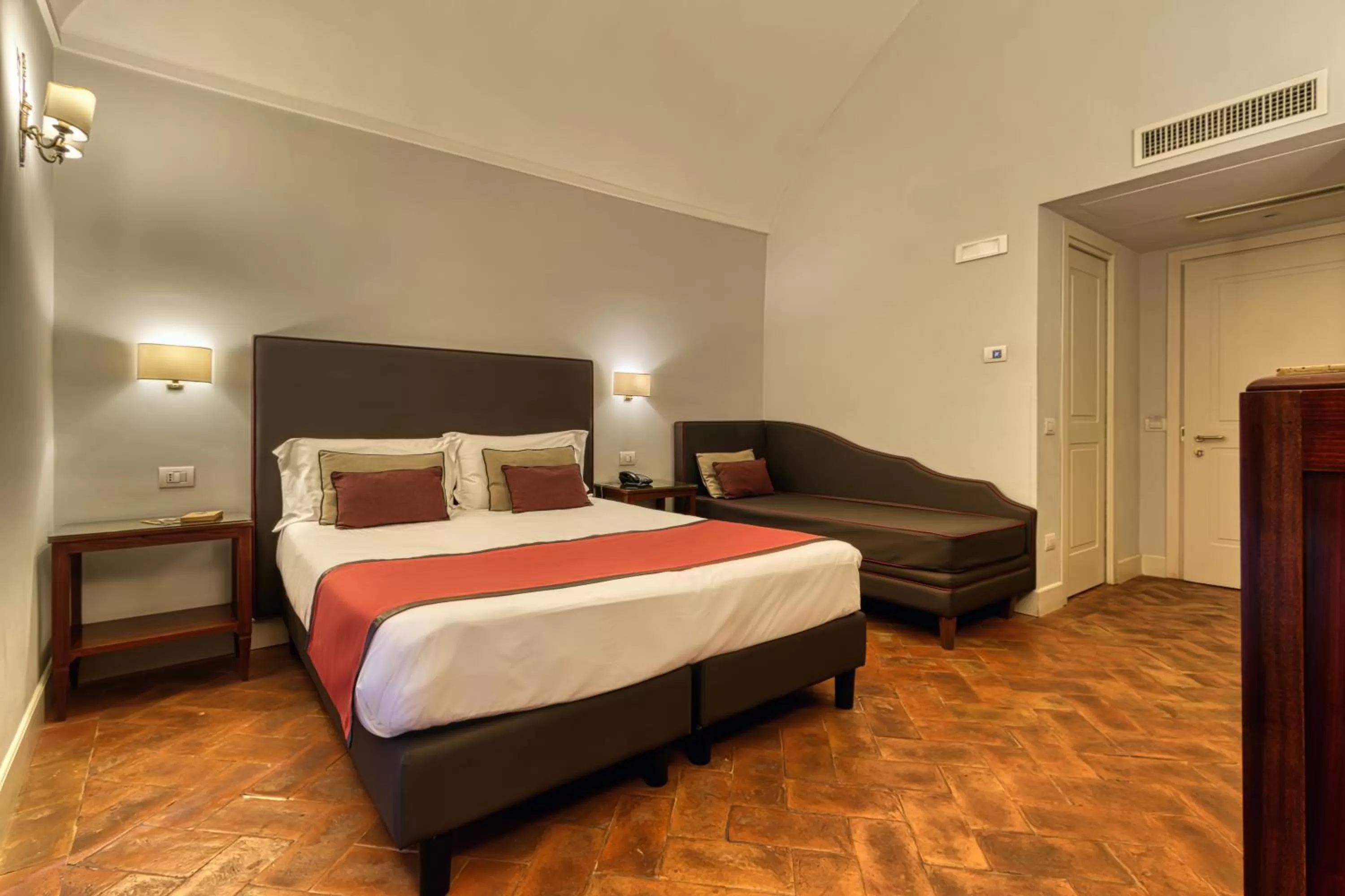 Triple Comfort Room in Decumani Hotel De Charme