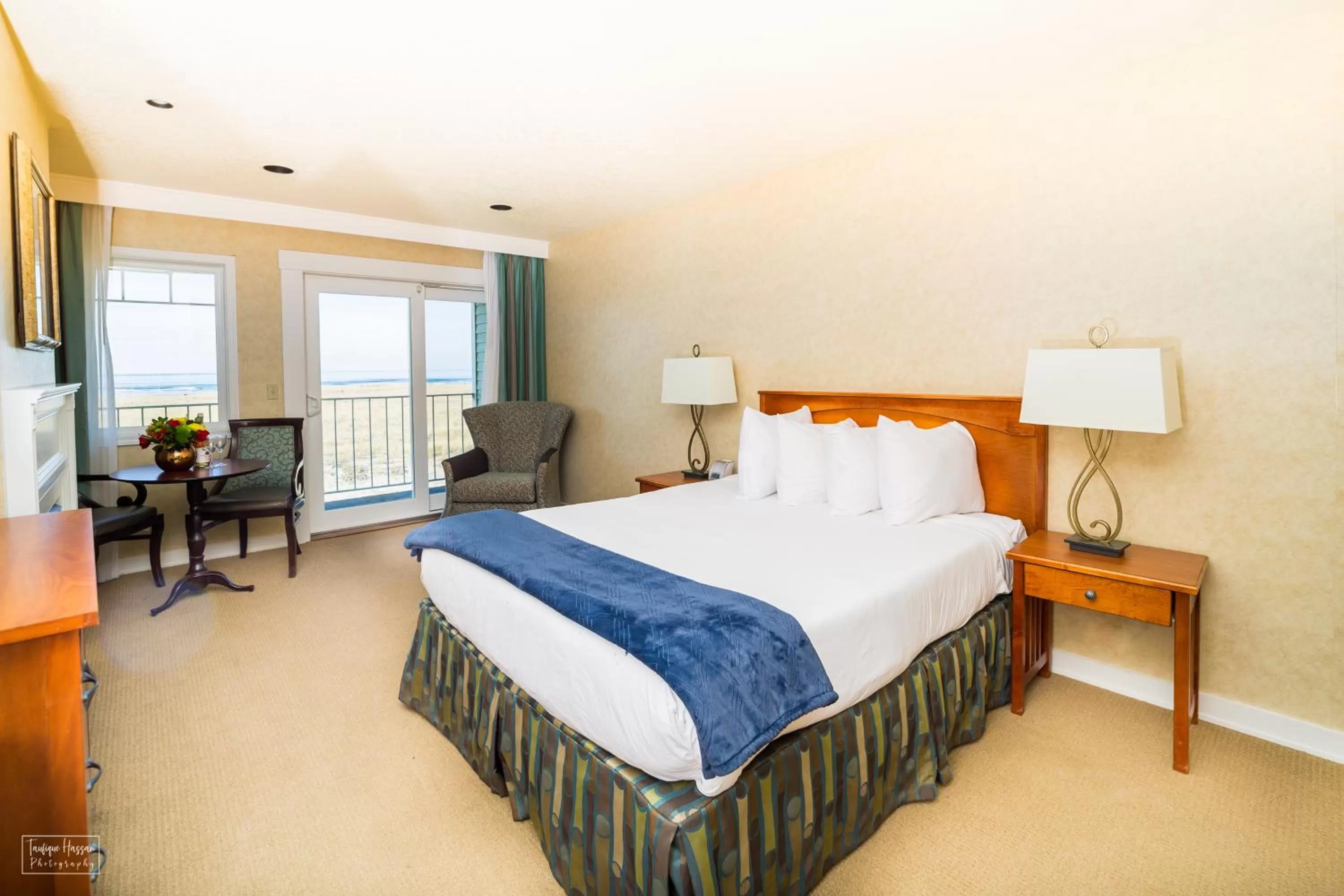 Oceanfront Queen in Inn of the Four Winds Seaside Oceanfront