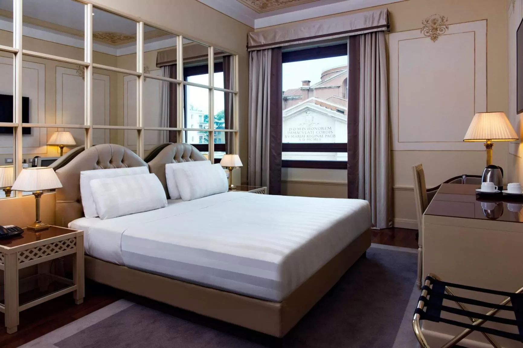 Bed in Radisson Blu GHR Rome
