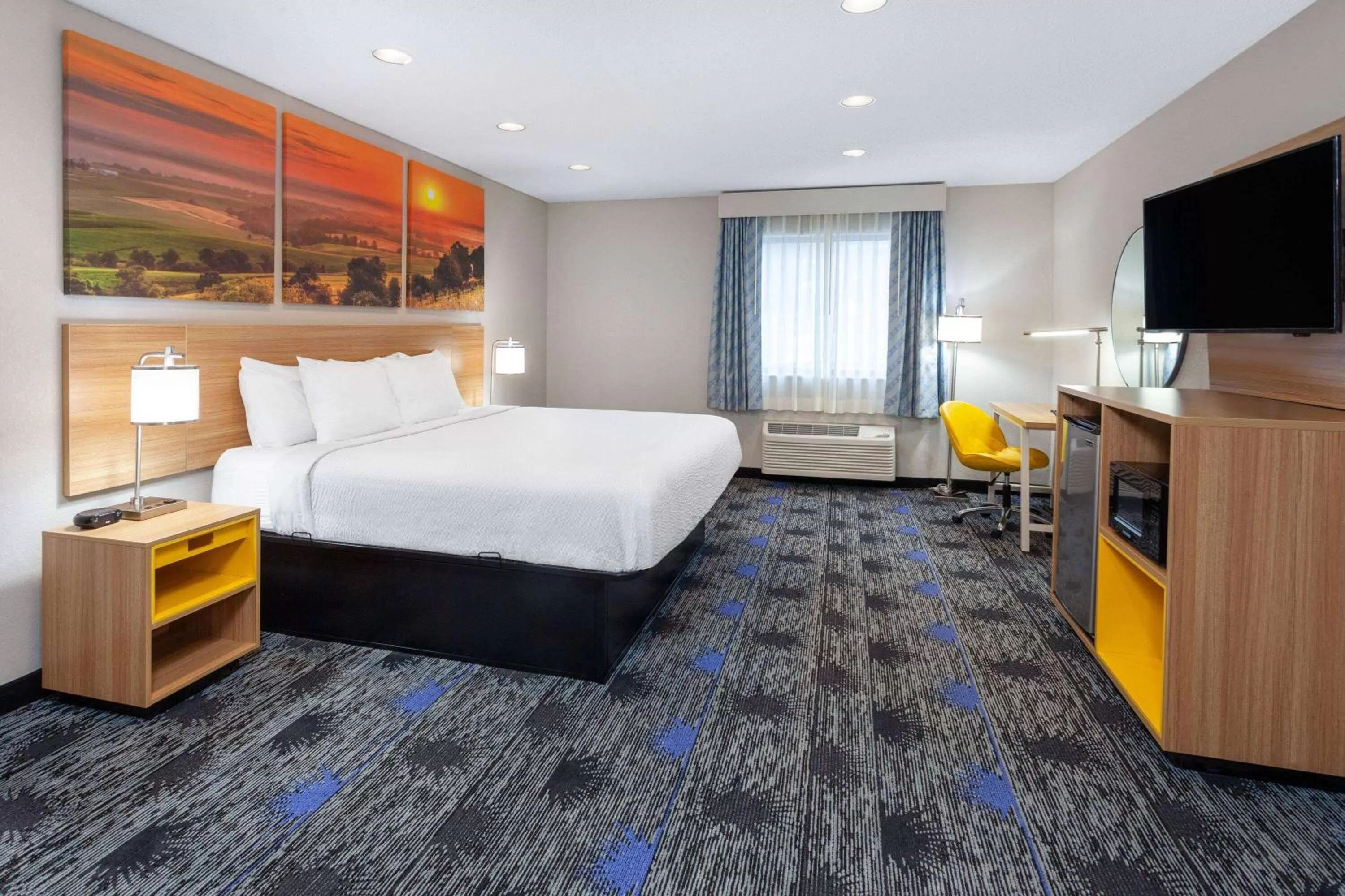 Deluxe King Room - Non-Smoking in Days Inn by Wyndham Wooster