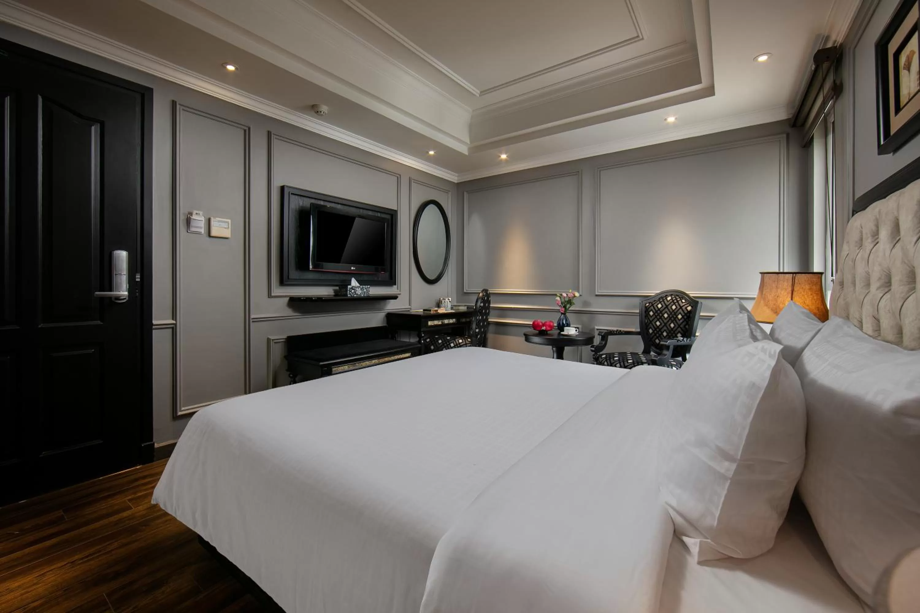 Deluxe Double Room with Window in Scent Premium Hotel