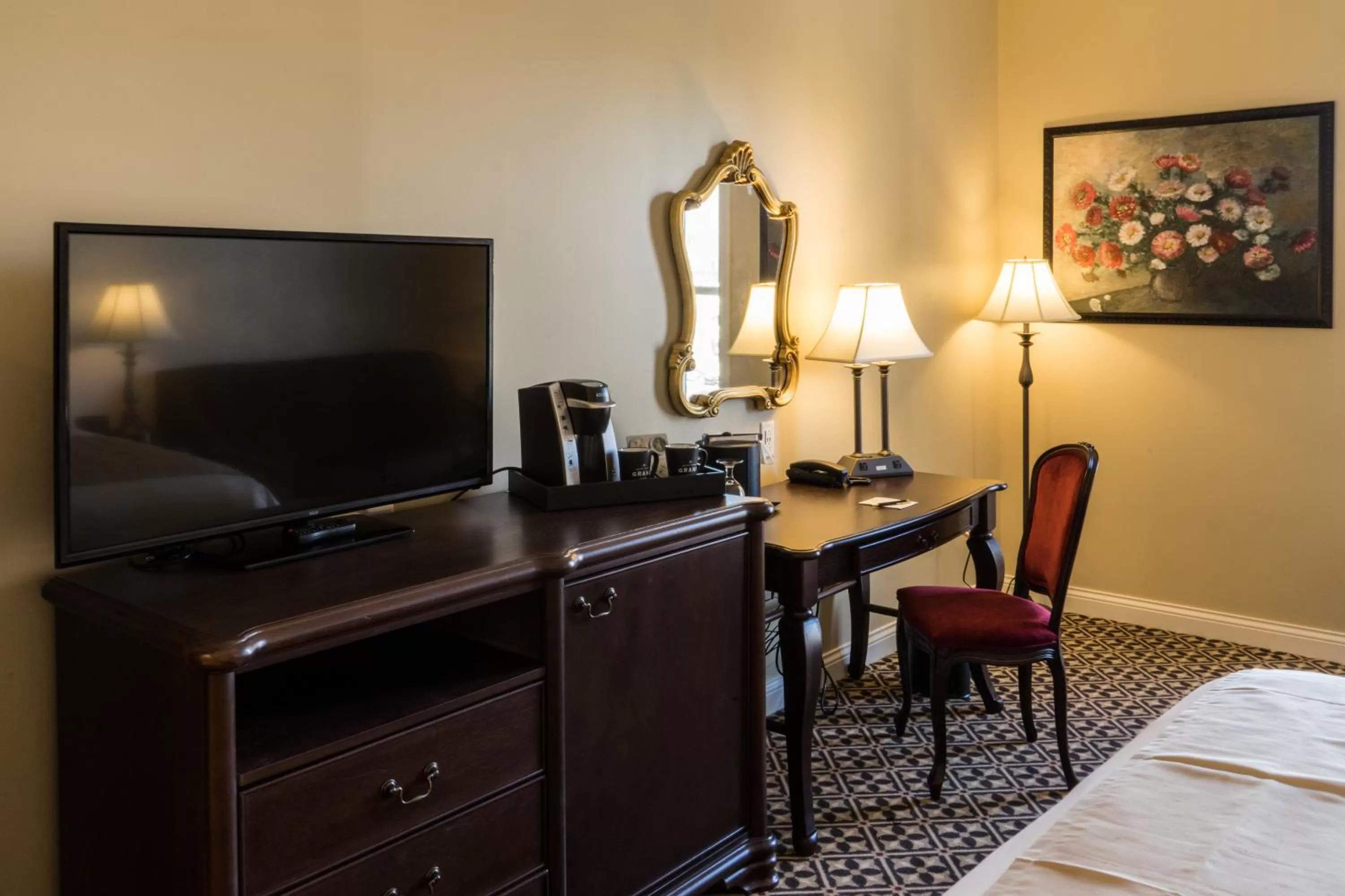 Superior Single Room in The Mount Vernon Grand Hotel