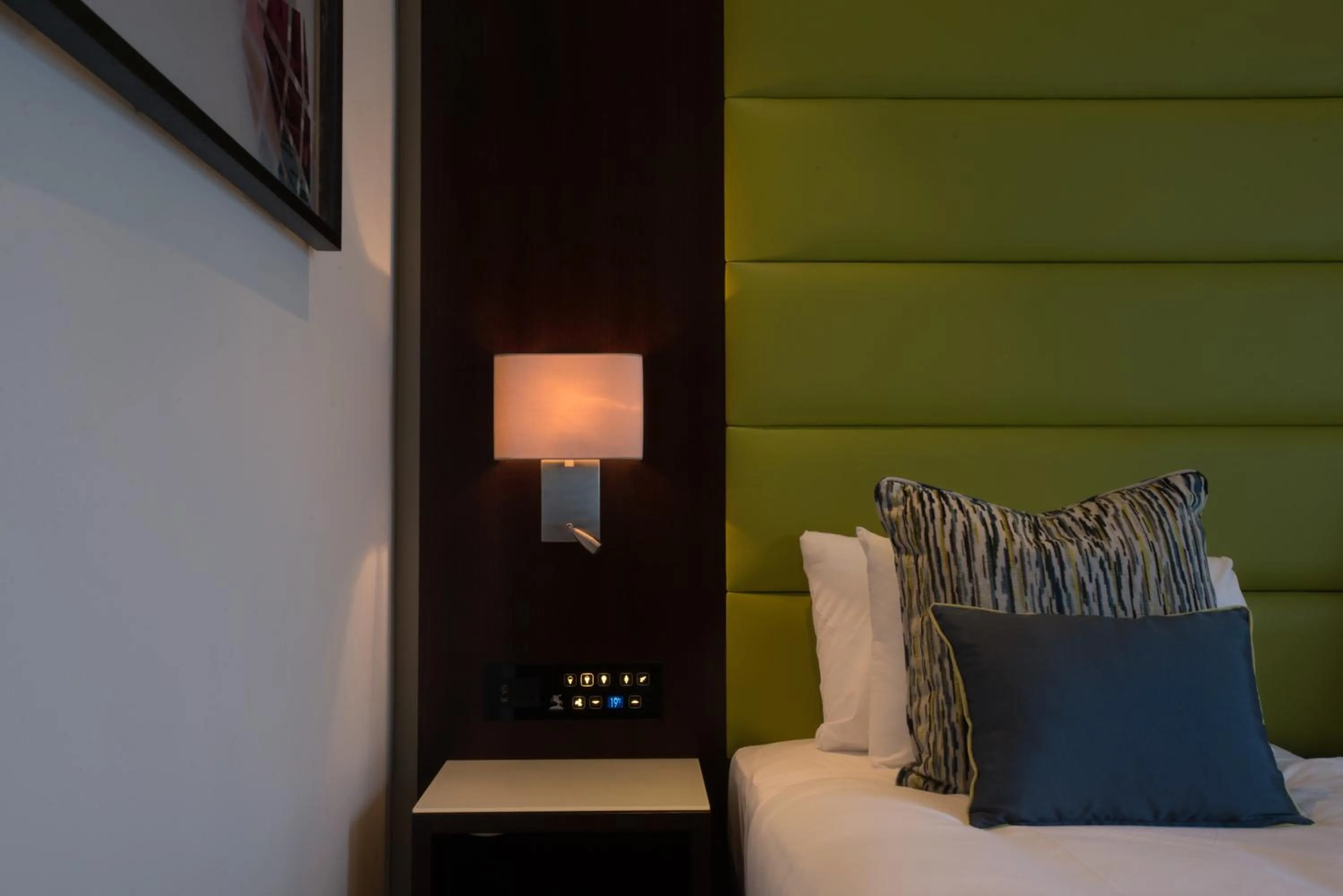 Single Room in St George's Hotel - Wembley