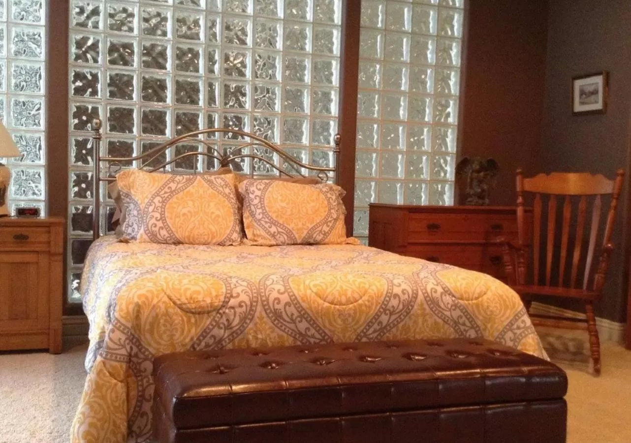 Deluxe King Suite in Mill Creek Gardens