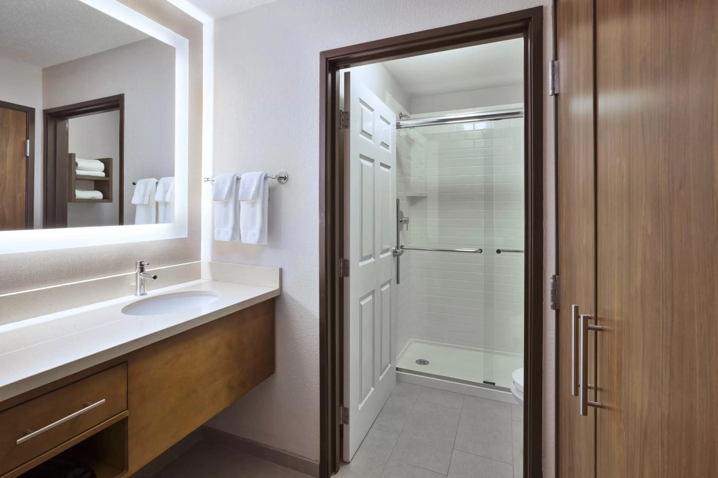 One-Bedroom King Suite with Sofa Bed in Staybridge Suites Columbia-Highway 63 & I-70 by IHG