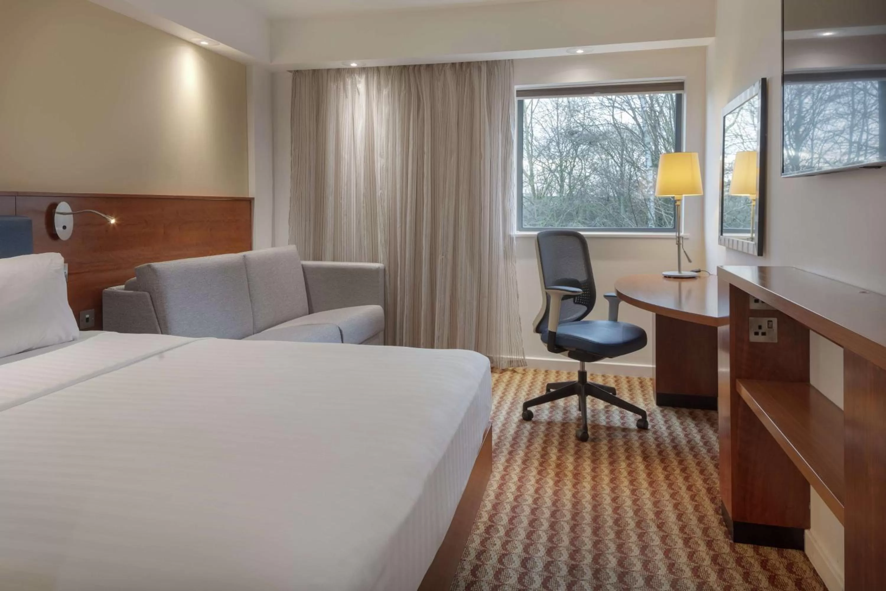 Queen Room with Sofa Bed in Hampton by Hilton Corby