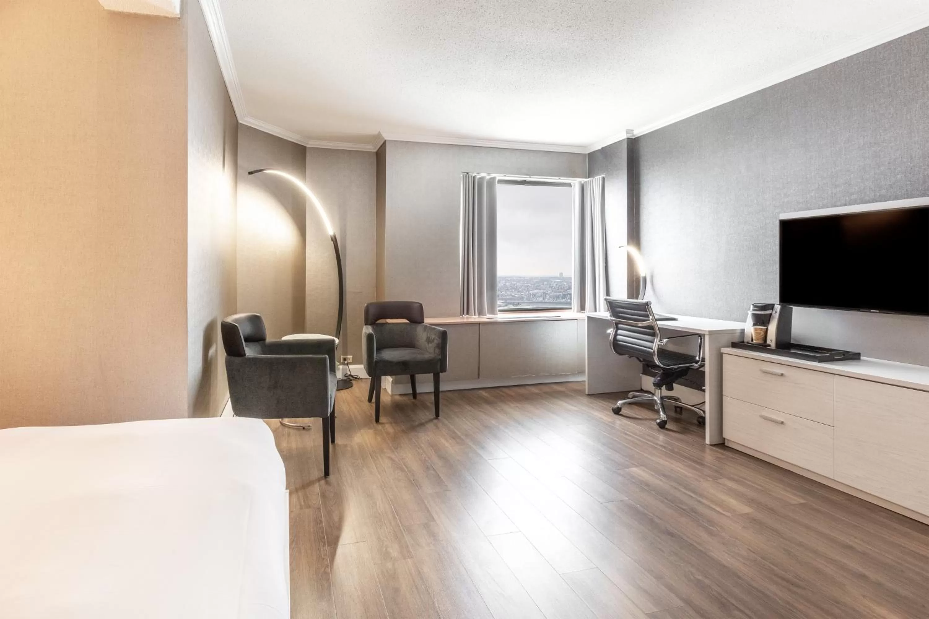 Standard Queen Room in Hôtel Le Concorde Québec