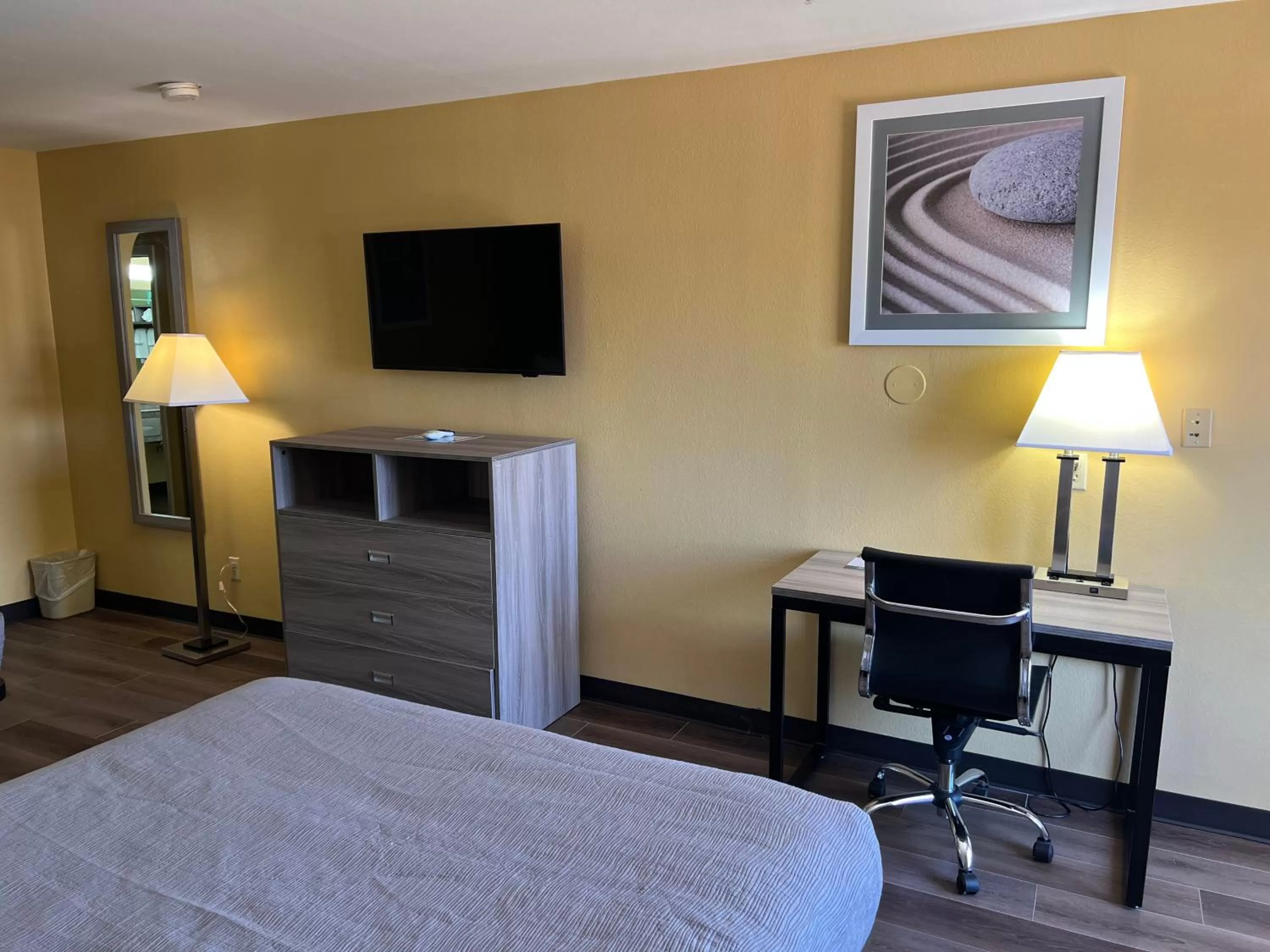 Quadruple Room with Two Queen Beds/No Pets Allowed - Non Smoking  in Quality Inn Bay City TX