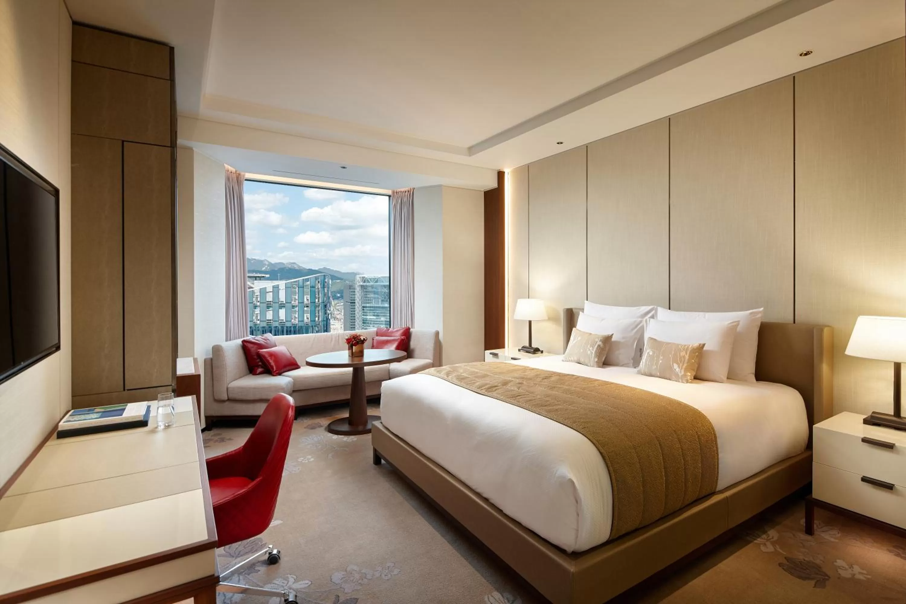 Grand Deluxe Double Room in Lotte Hotel Seoul Executive Tower
