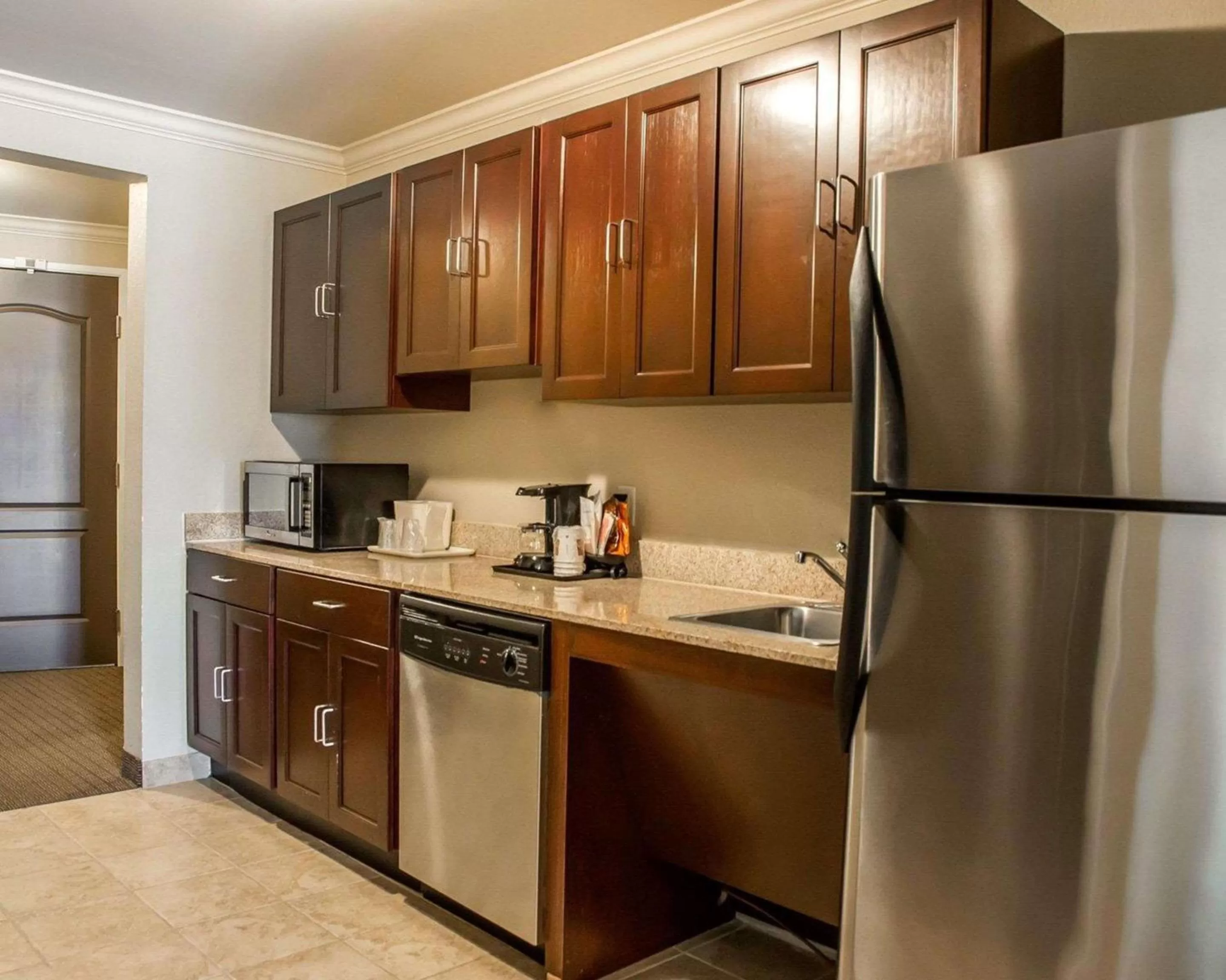 King Suite with Kitchenette in Comfort Suites Cincinnati North