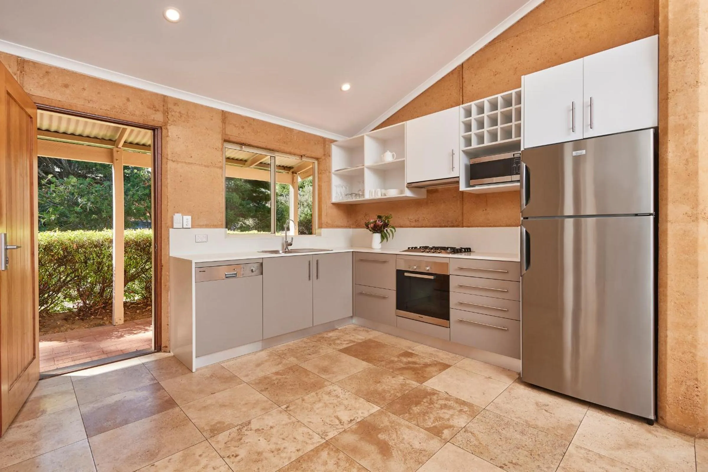 Two-Bedroom Queen & Twin Chalet in Eight Willows Retreat