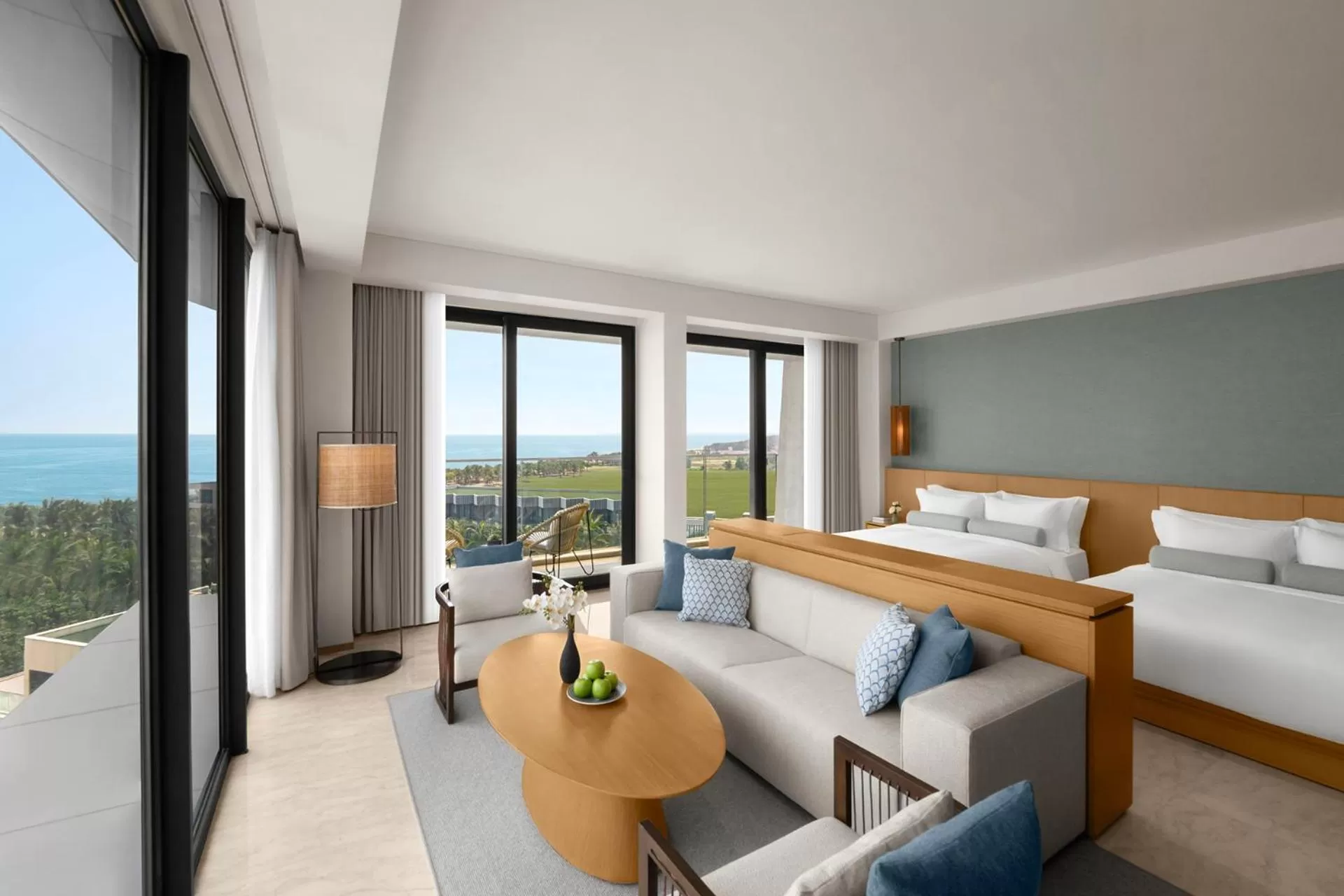 Corner Suite Twin Ocean View with Monogram Lounge Access - Mini-bar included once per stay, Daily Guest Activities in Shilla Monogram Danang