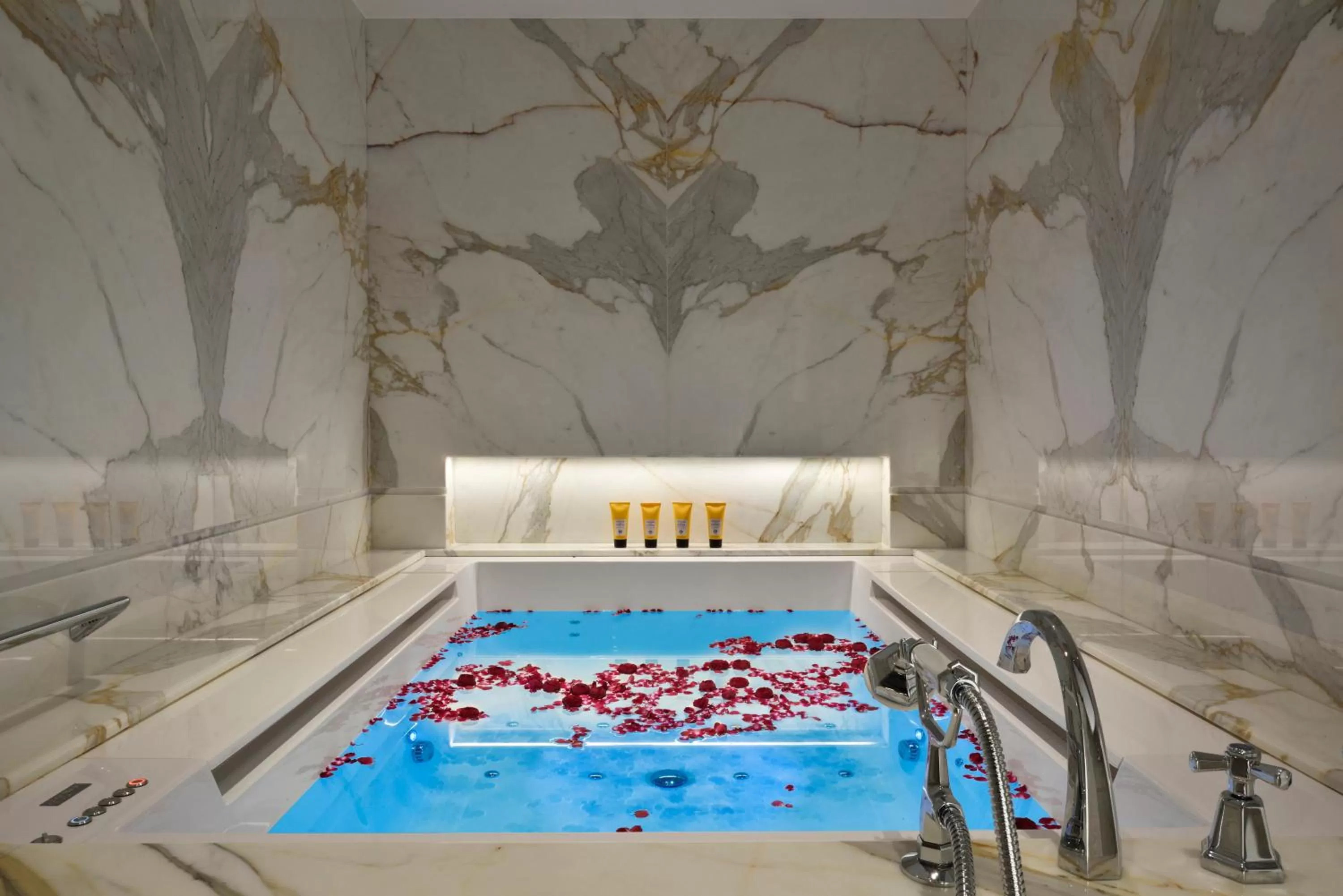 Penthouse Jacuzzi Suite in Hotel Splendide Royal - The Leading Hotels of the World