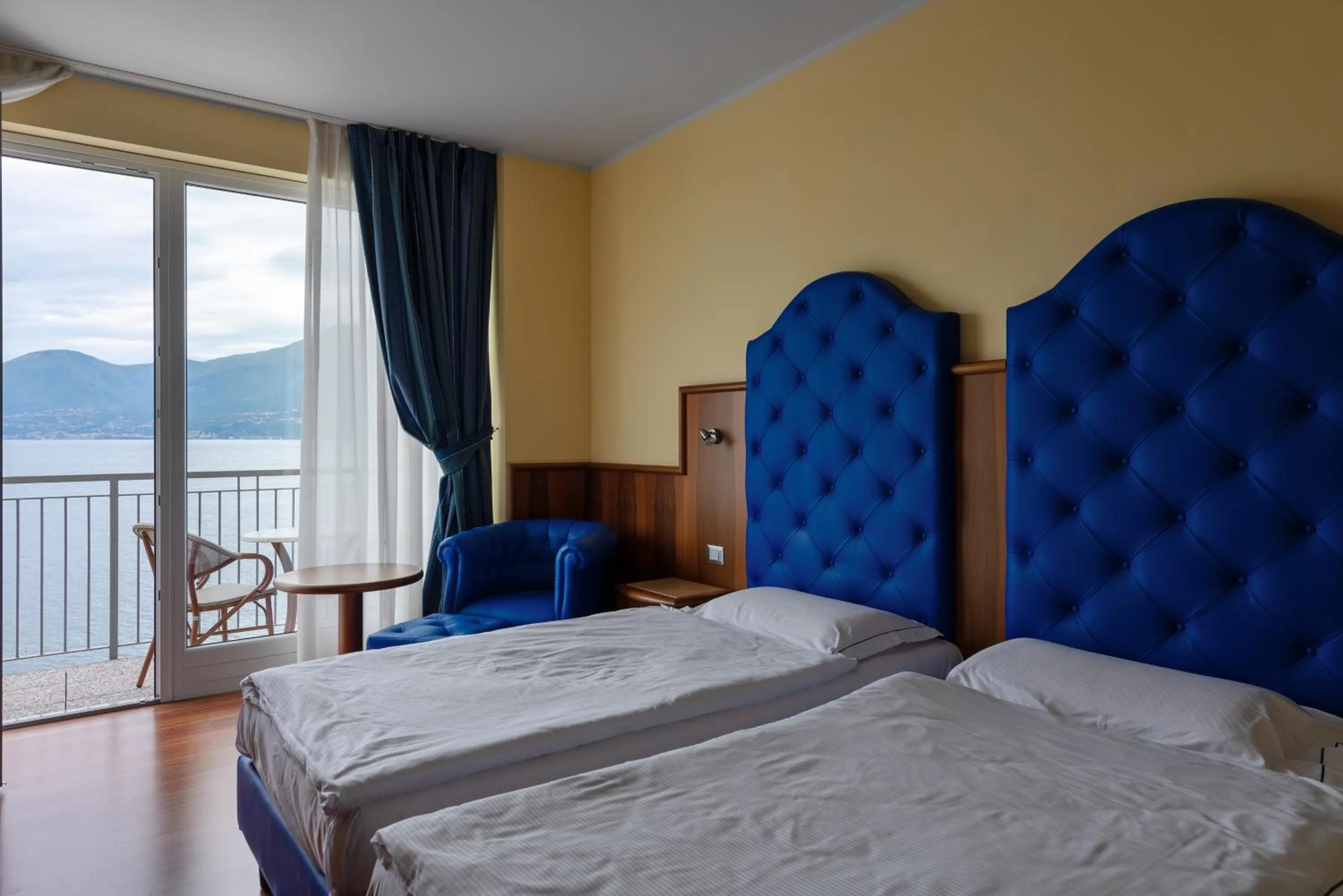 Deluxe Twin Room with Lake View in Hotel Internazionale