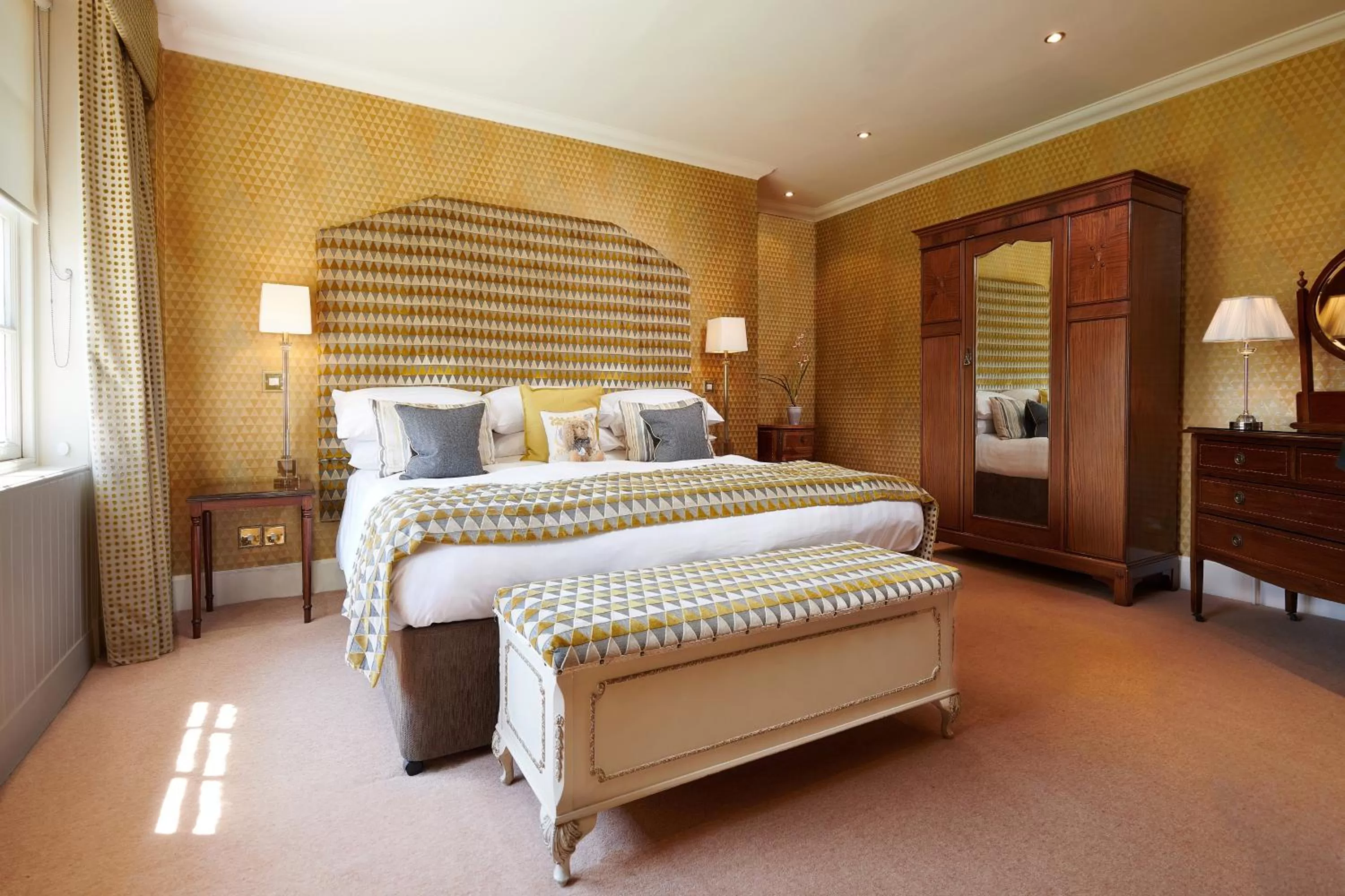 Photo of the whole room, Bed in Rufflets St Andrews