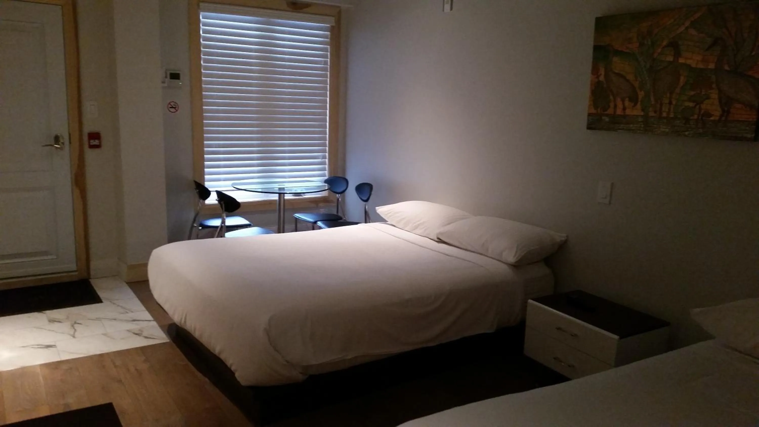 Deluxe Suite with Two Queen Beds in Dragon Gate Inn