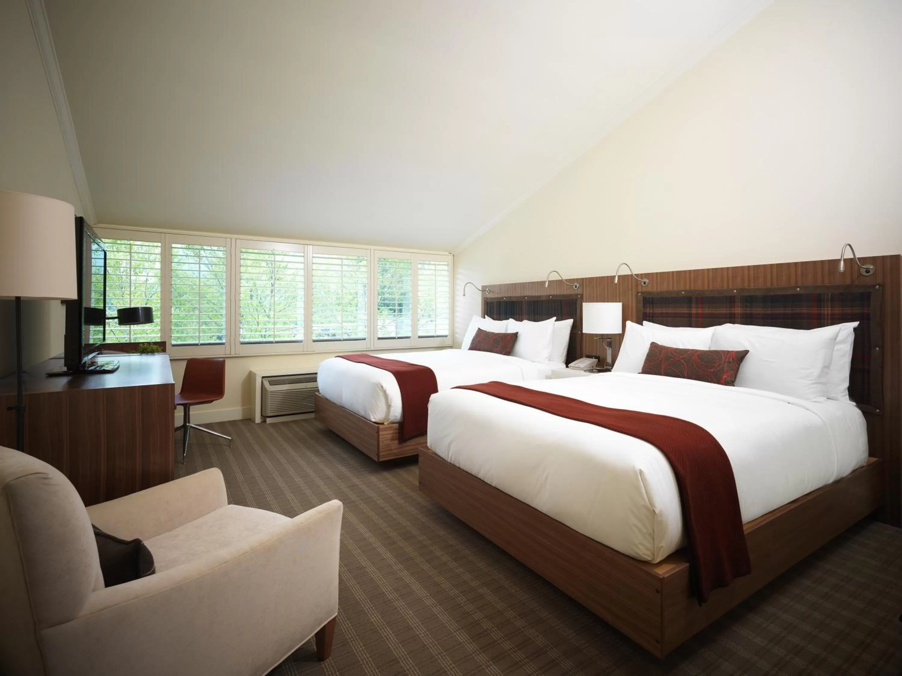 Executive Queen Room with Two Queen Beds in Topnotch Resort