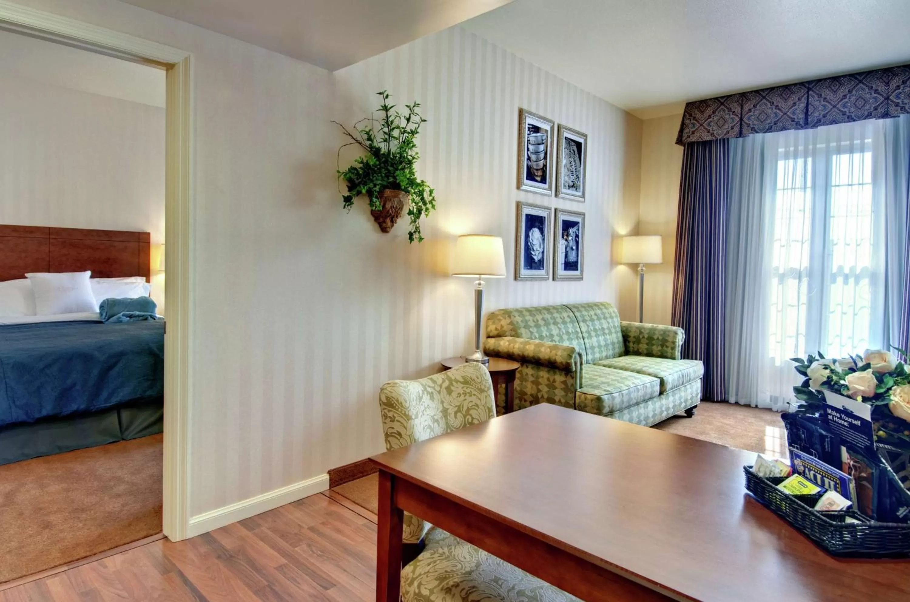 Suite with Tub - Mobility and Hearing Access/Non-Smoking in Homewood Suites by Hilton Sacramento Airport-Natomas
