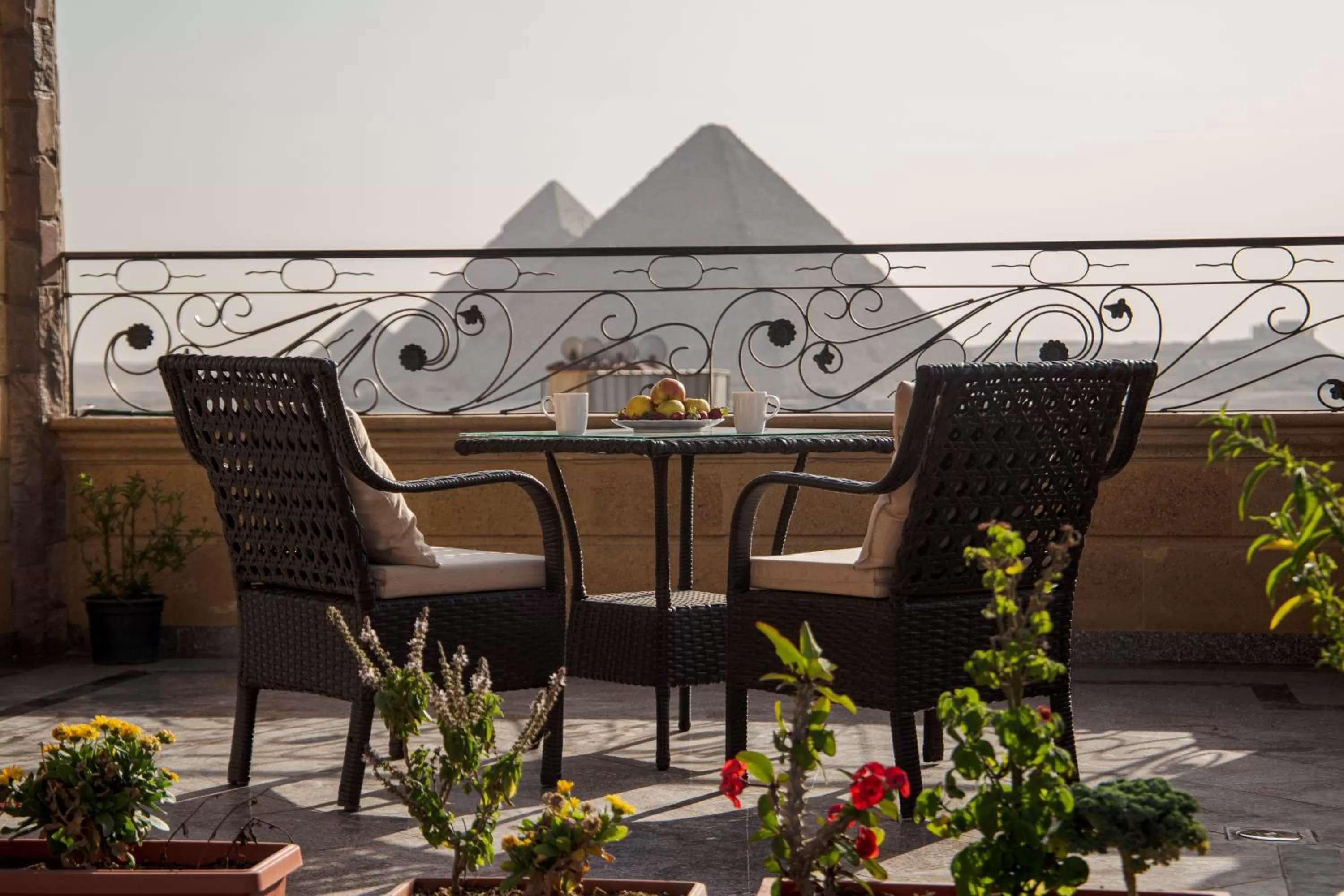Family Room with Balcony and Pyramids View in Gardenia Inn Hotel