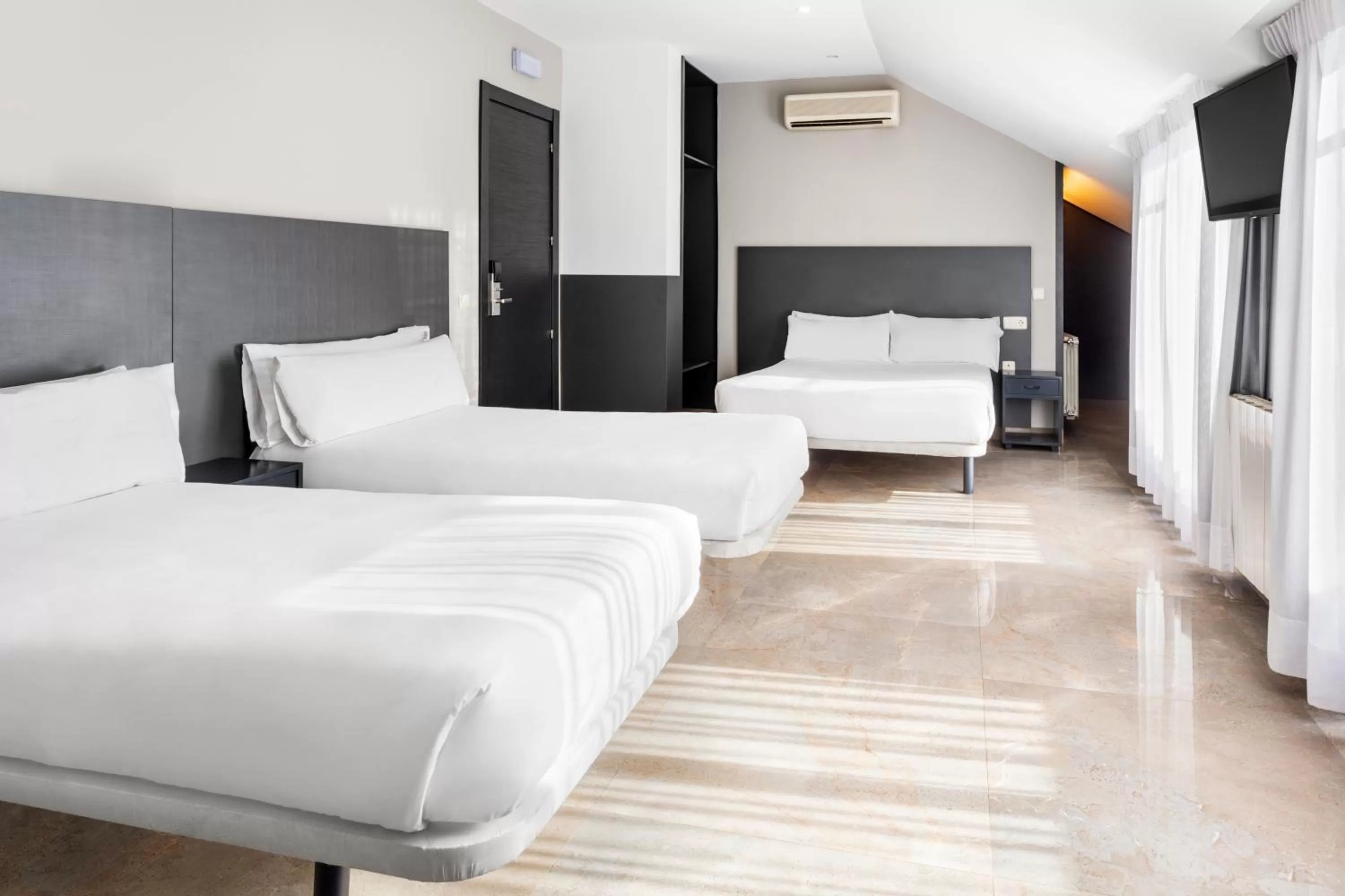 Quadruple Room in Hotel Victoria Valdemoro