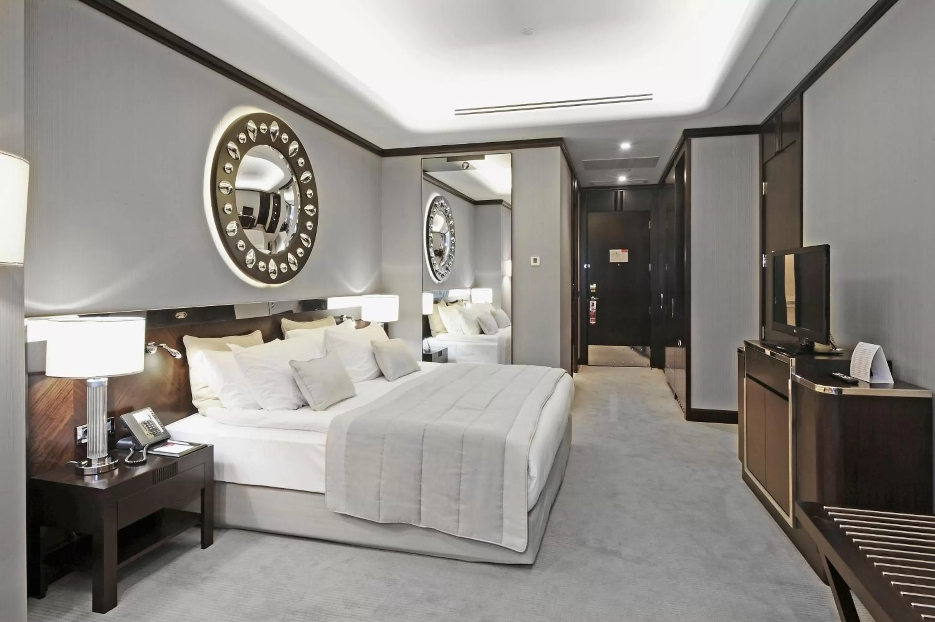 Standard King Room with City View in Crowne Plaza Bursa Convention Center & Thermal Spa by IHG