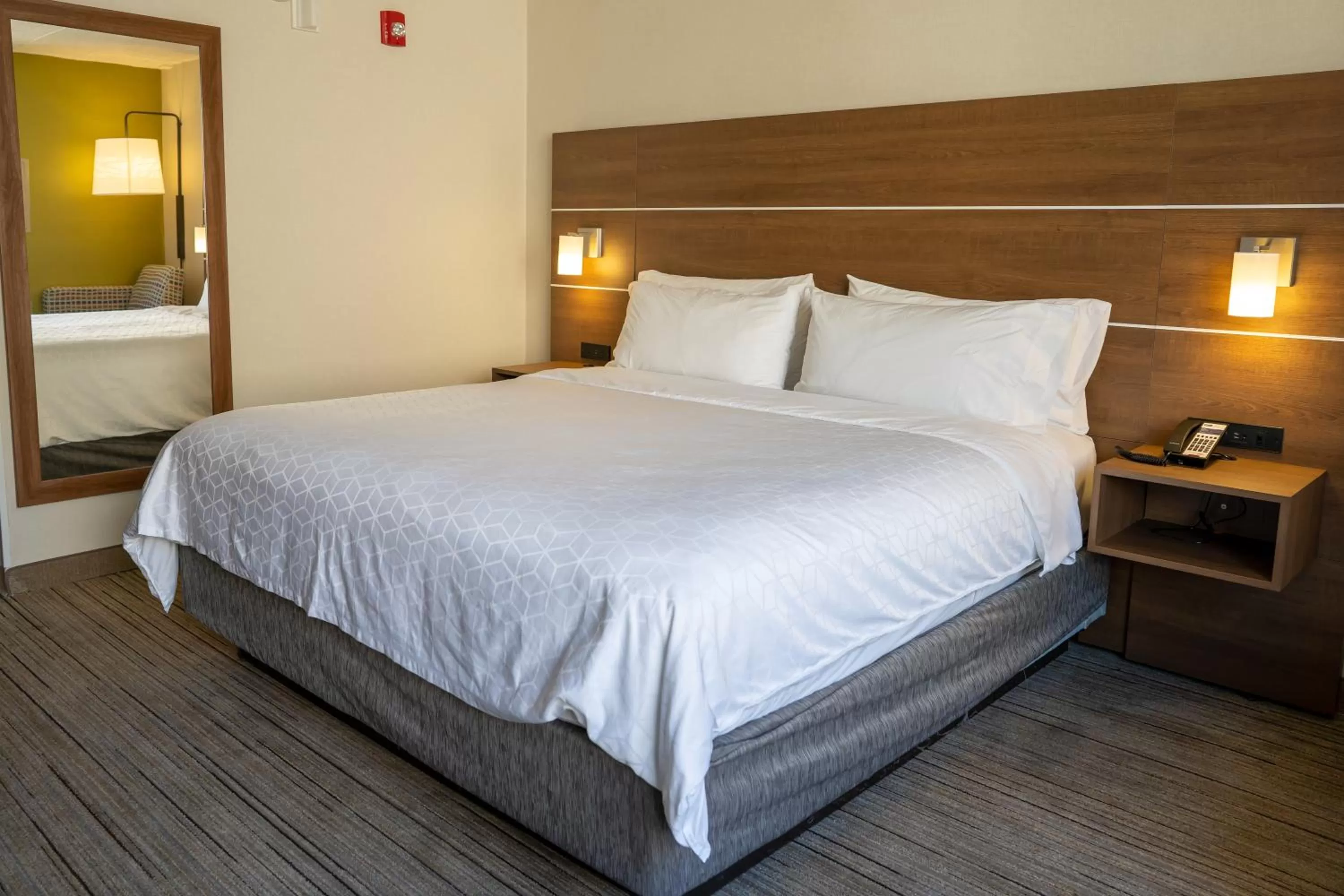 Standard Queen Room in Holiday Inn Express Boston by IHG