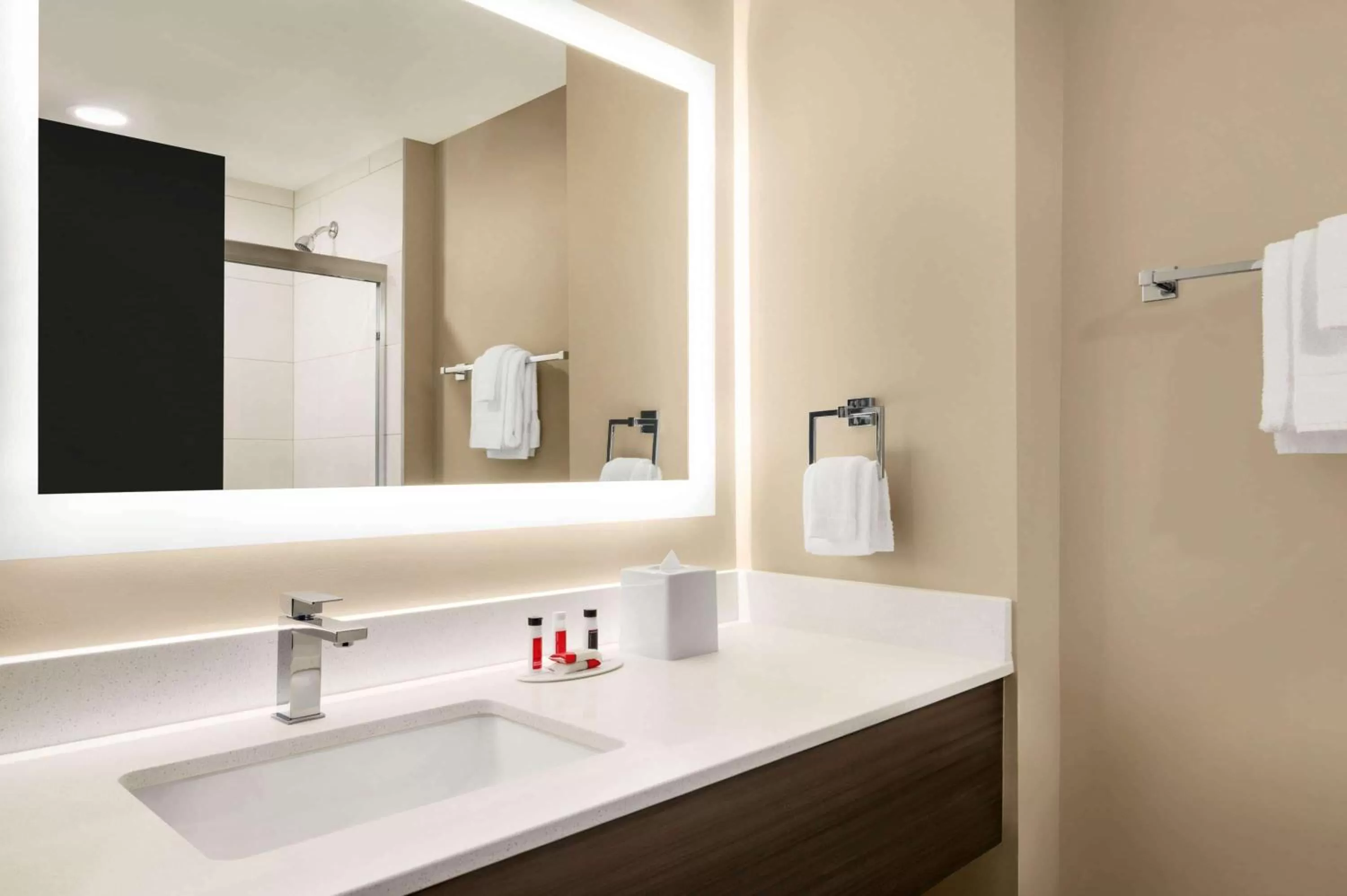 One-Bedroom King Suite - Non-Smoking in Super 8 by Wyndham Thompson