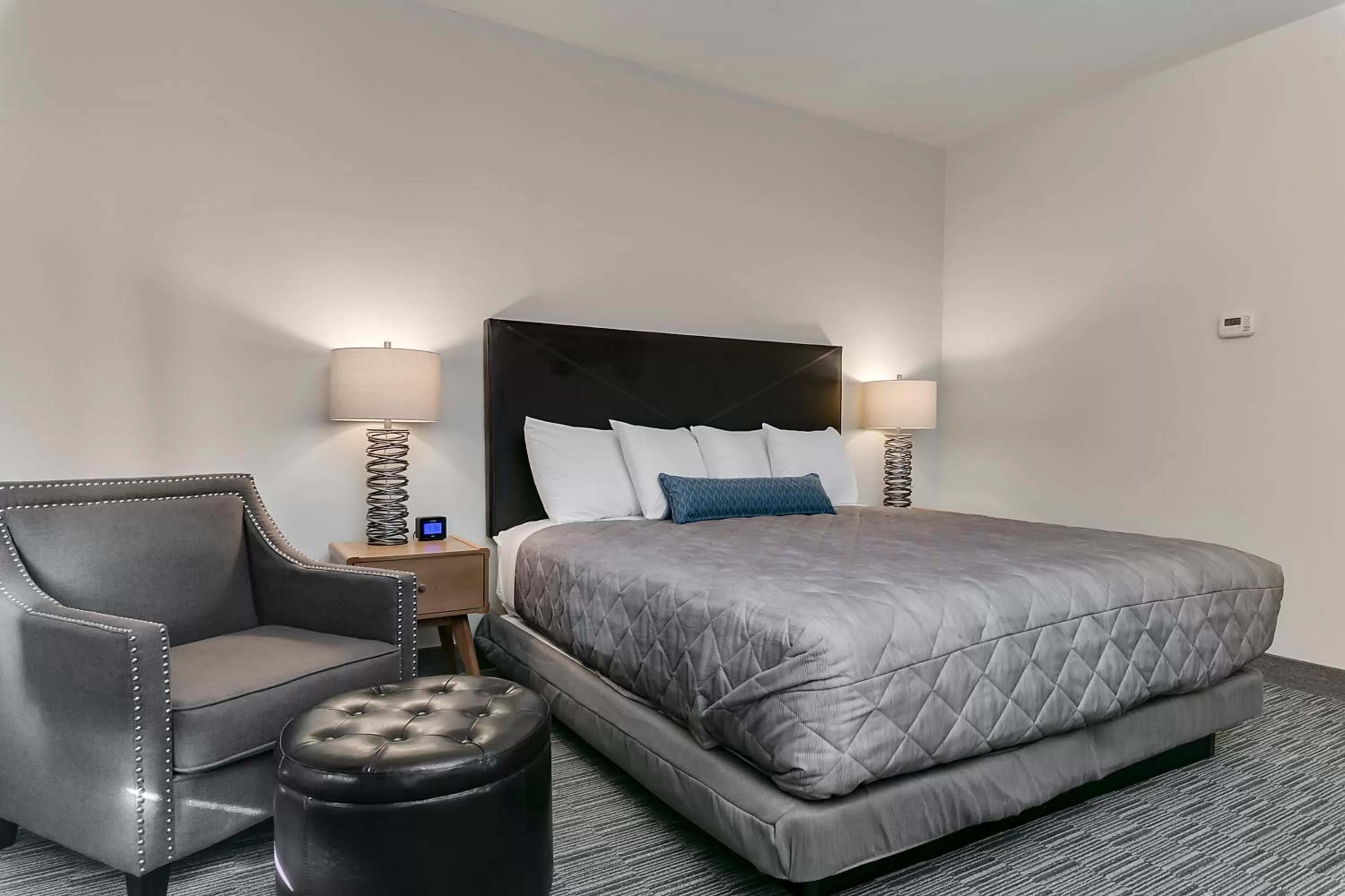 Standard King Room in Silver Creek Hotel