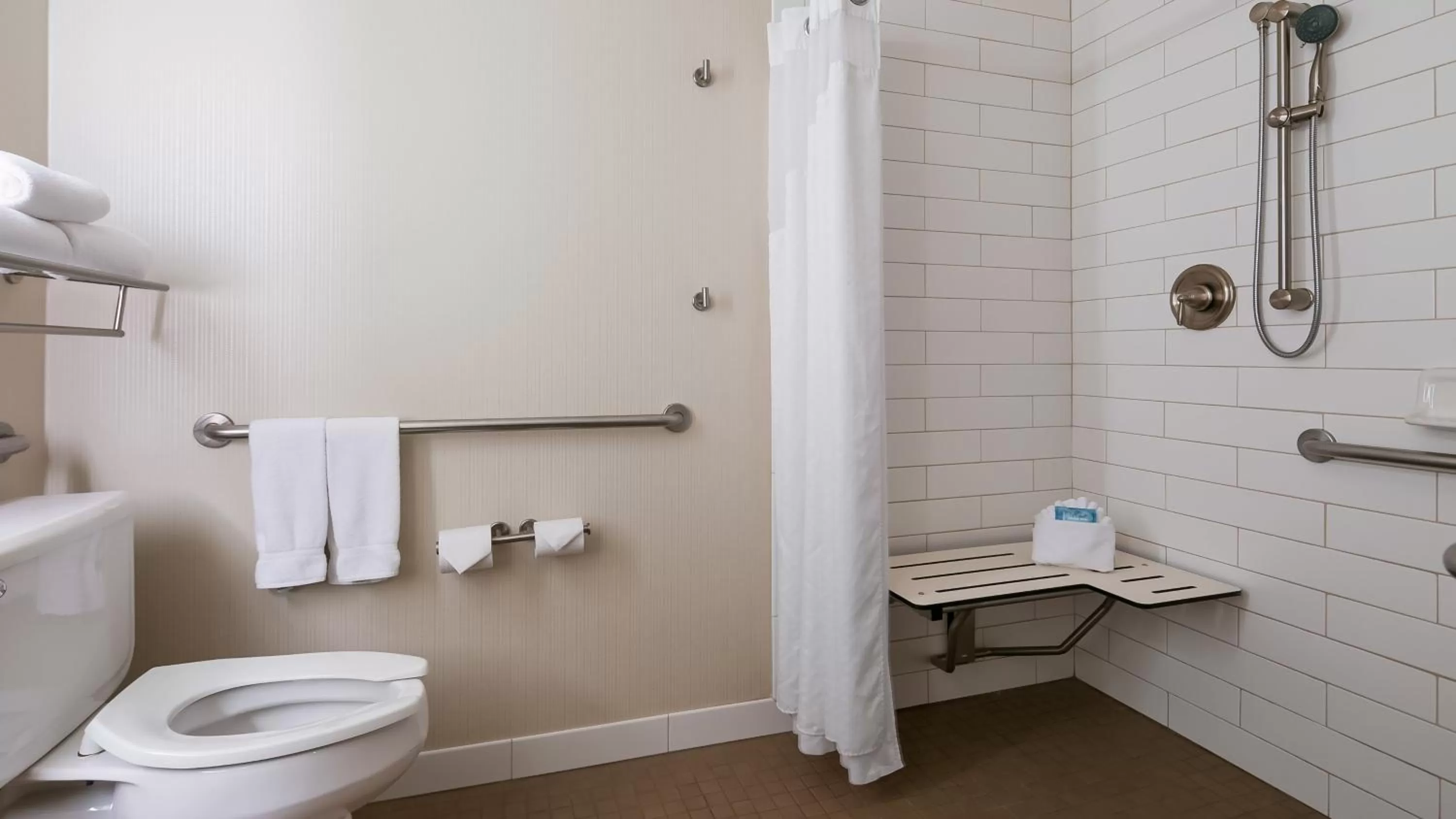 Single Room Disability Access with one Queen/Twin sized bed in Holiday Inn Express Bellingham by IHG