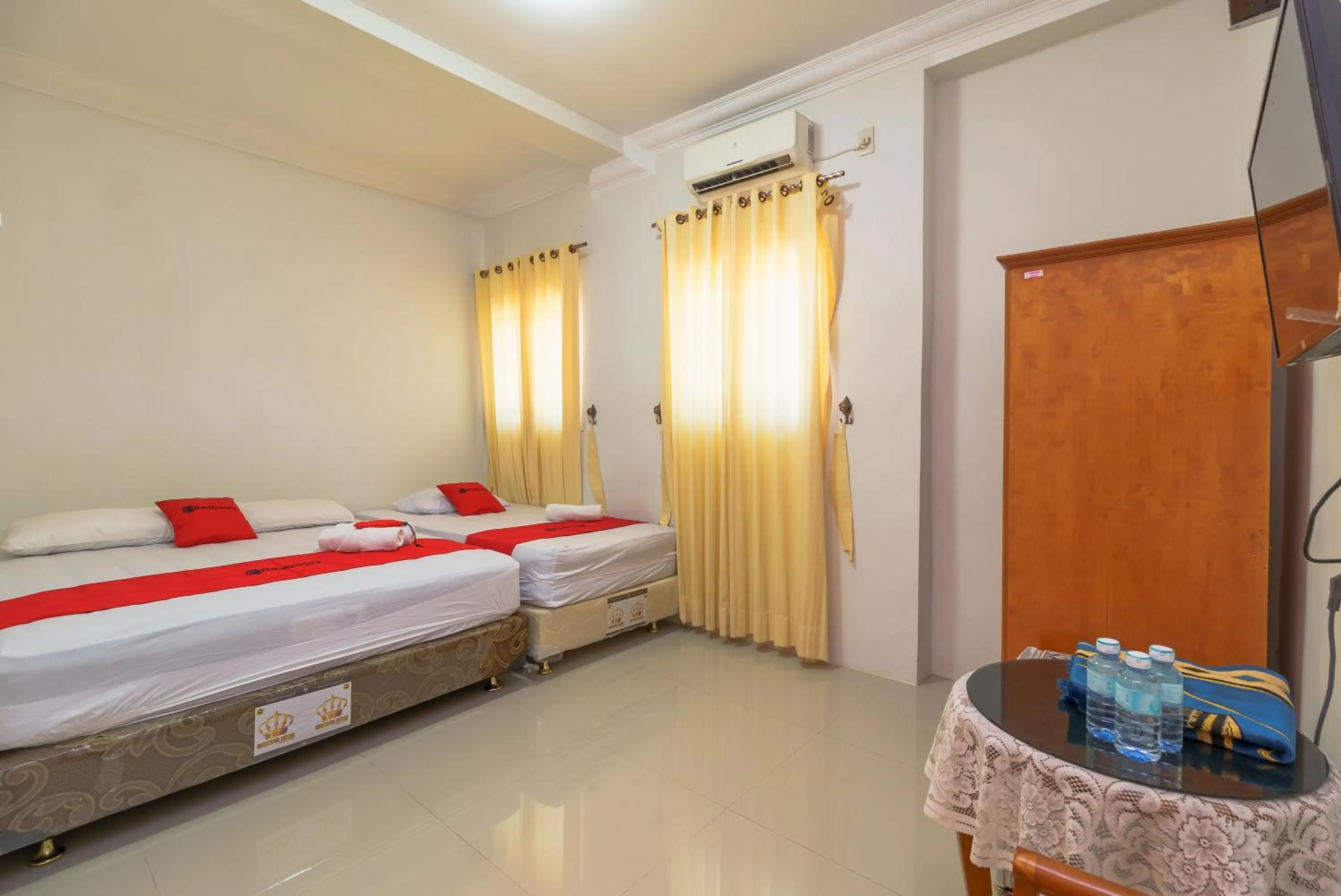 Family Room in RedDoorz Syariah @ Panglima Nyak Makam Aceh