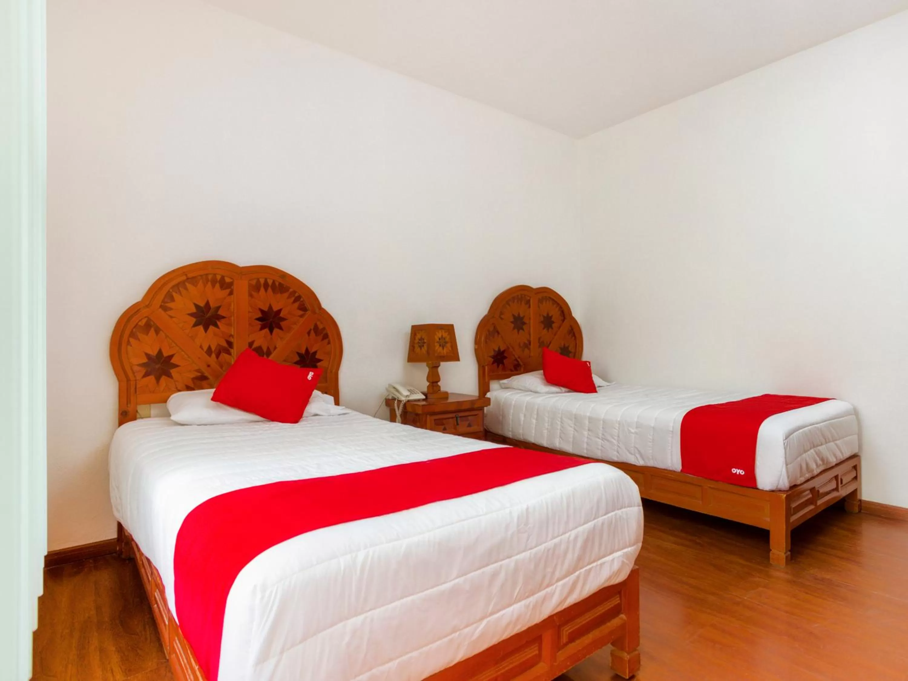 Standard two single beds in OYO Hotel Montes, Atlixco Puebla